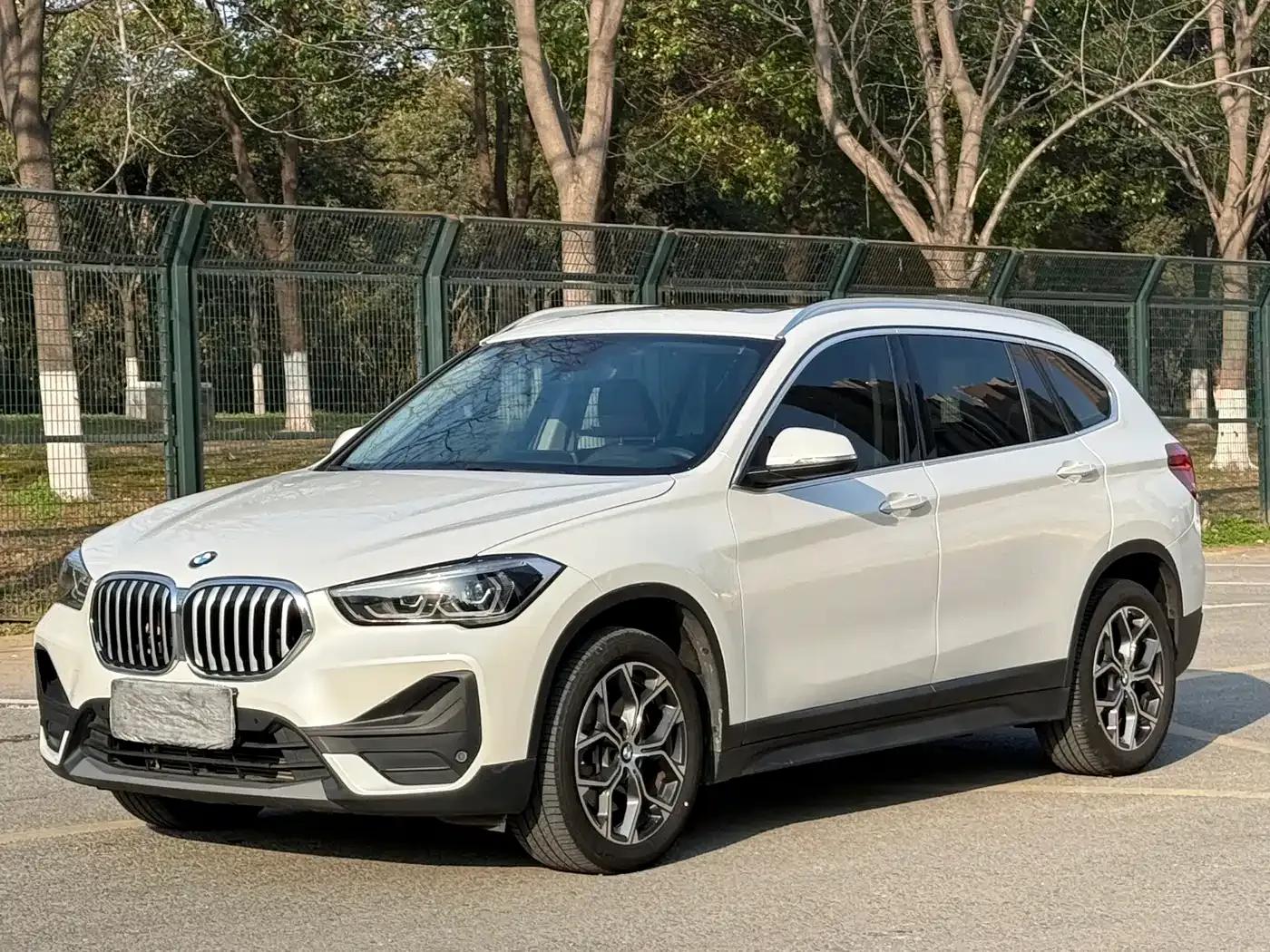 BMW X1 2022 sDrive25Li Leading Edition — миниатюра 1