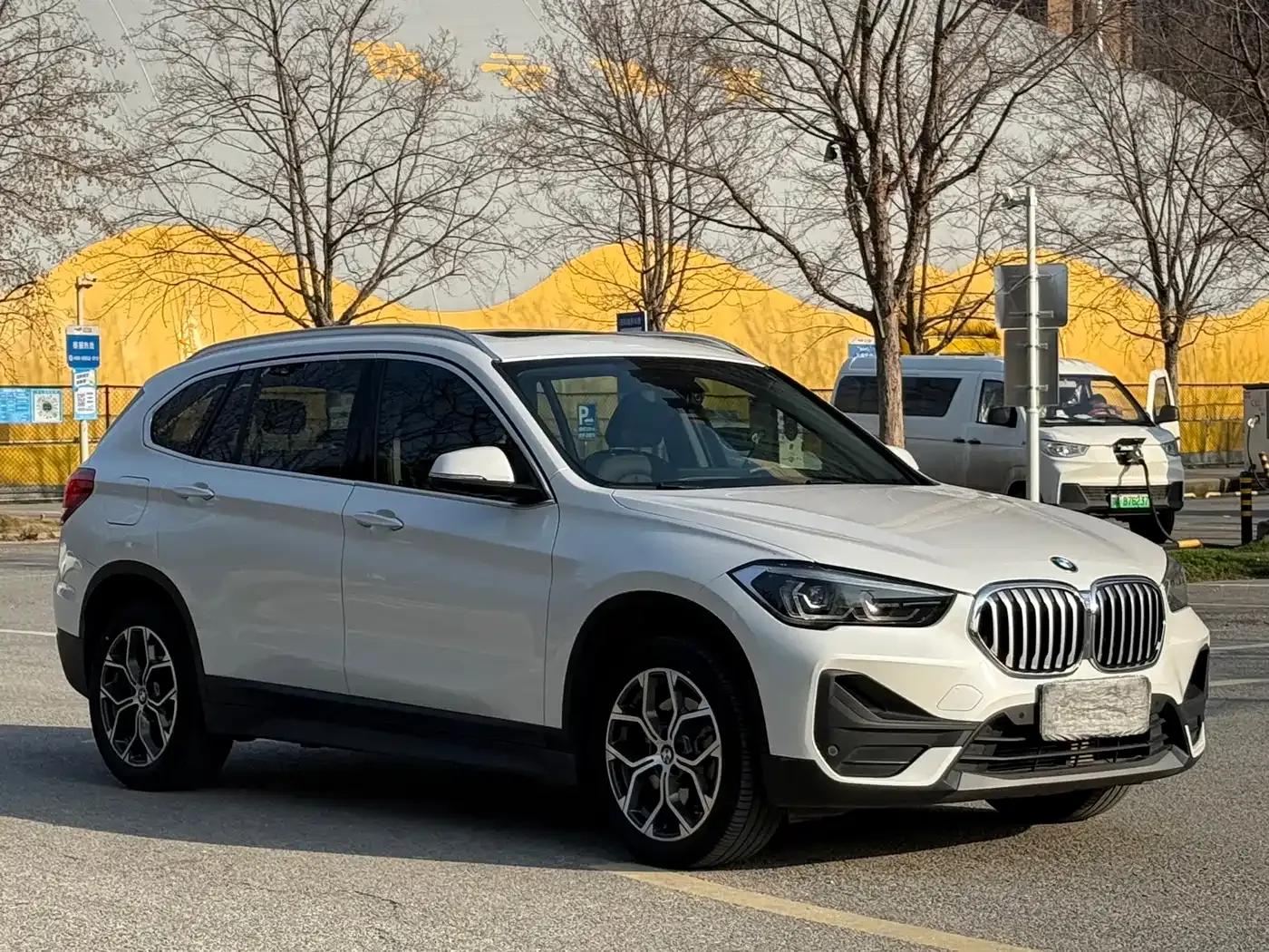BMW X1 2022 sDrive25Li Leading Edition — миниатюра 3