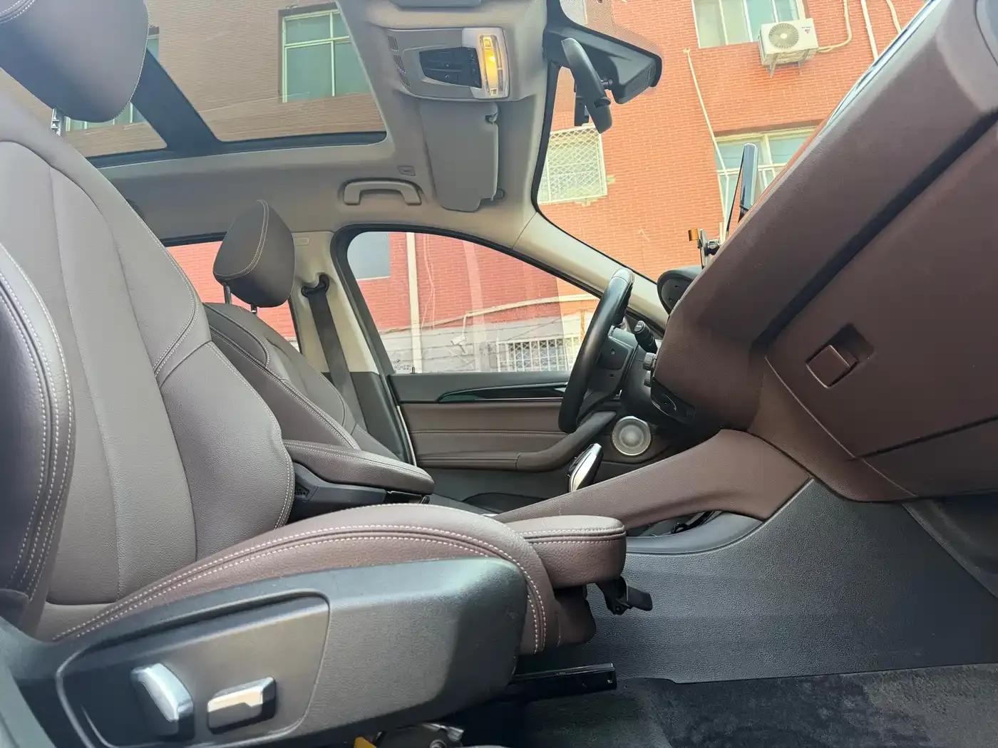 BMW X1 2022 sDrive25Li Leading Edition — миниатюра 18