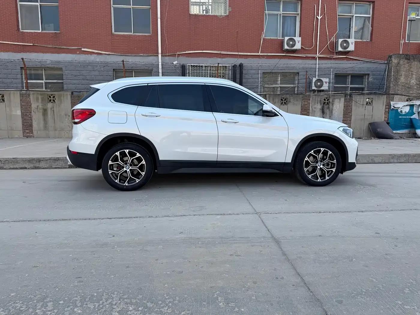 BMW X1 2022 sDrive25Li Leading Edition — миниатюра 4