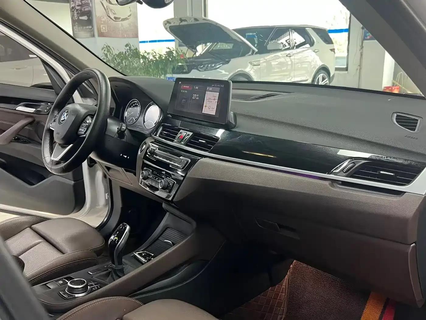 BMW X1 2020 sDrive25Li Leading Edition — миниатюра 14