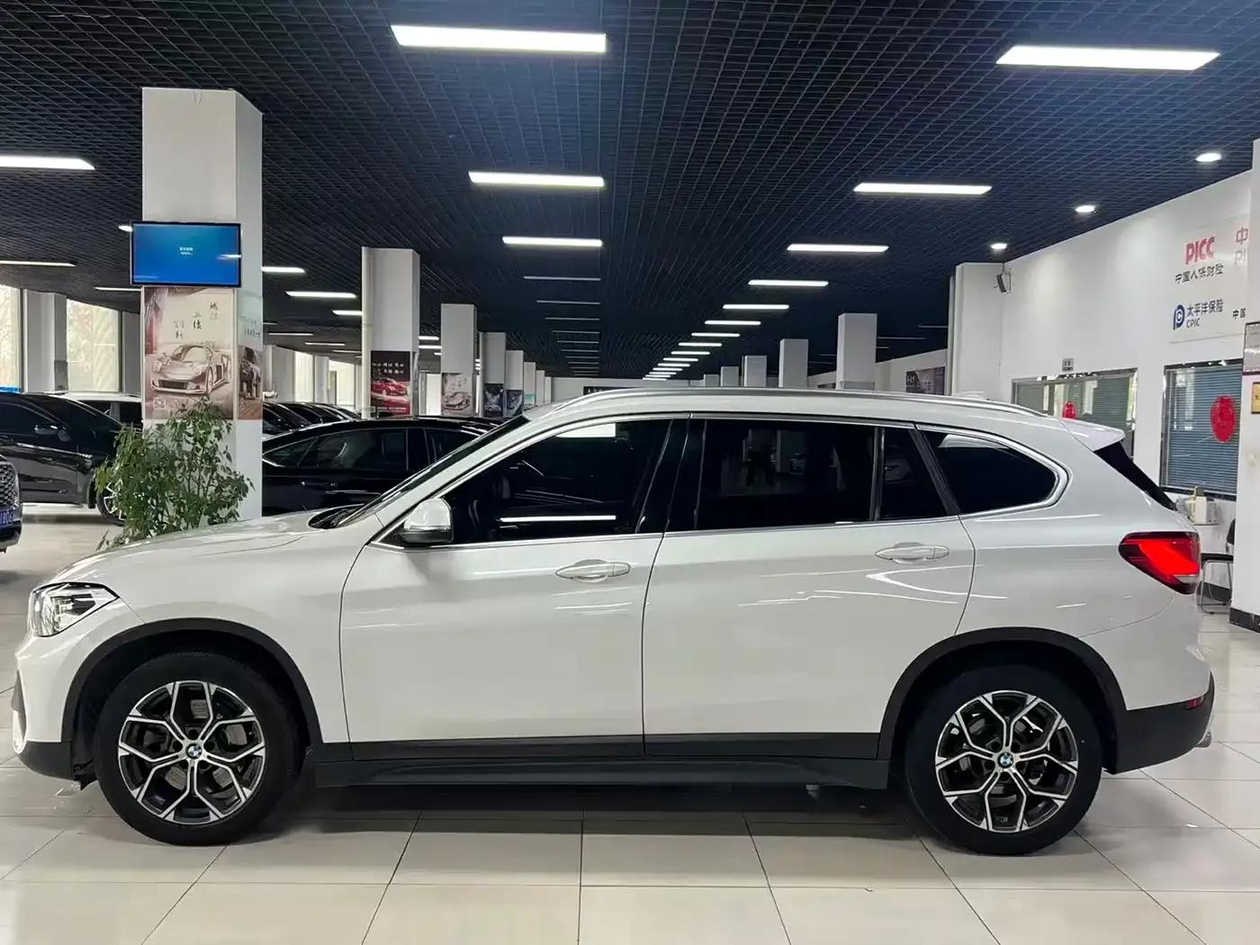 BMW X1 2020 sDrive25Li Leading Edition — миниатюра 3
