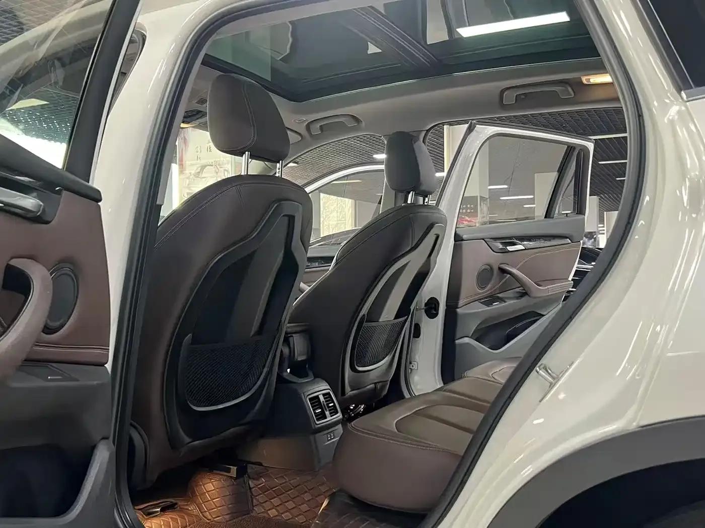 BMW X1 2020 sDrive25Li Leading Edition — миниатюра 8