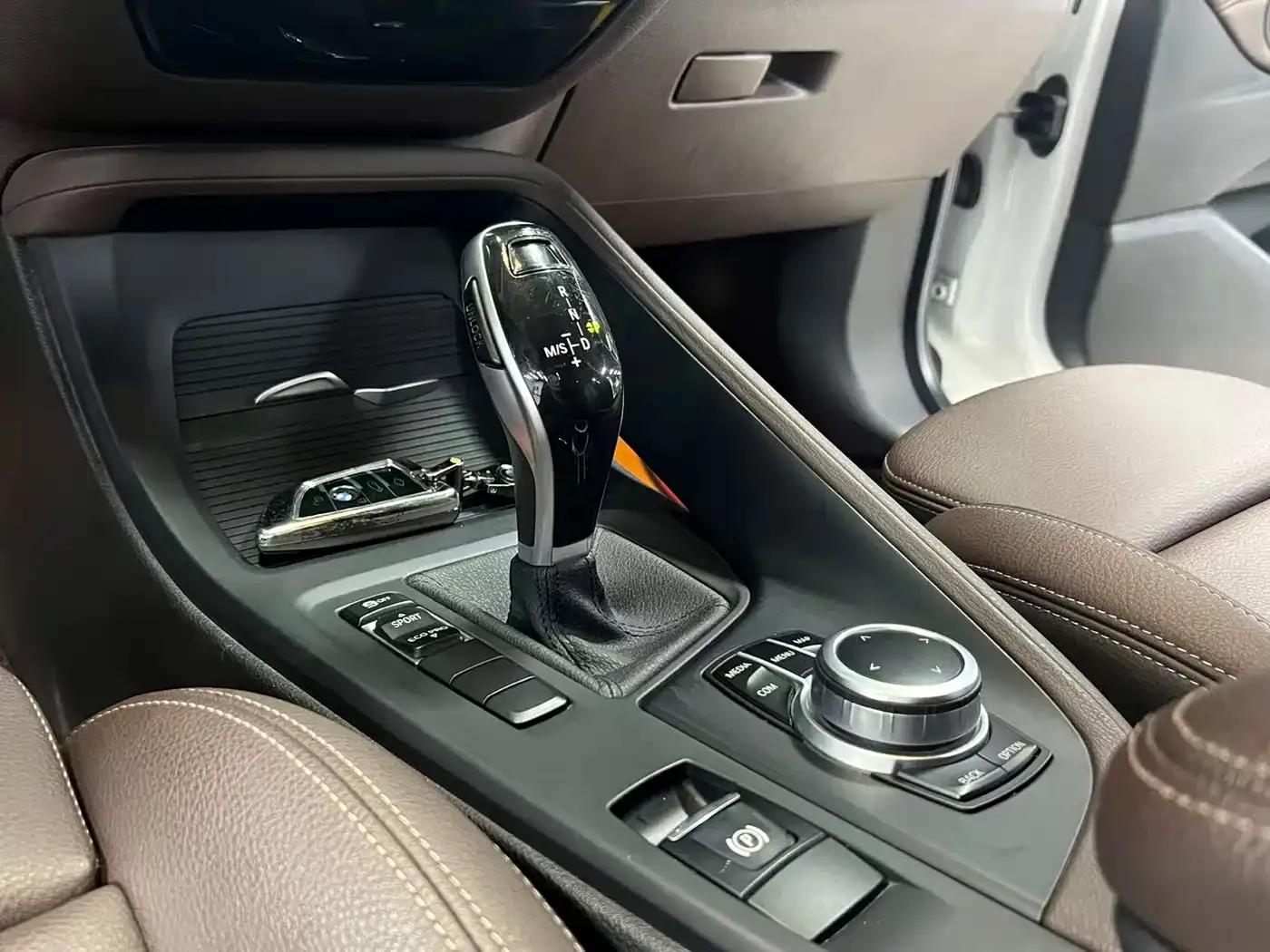 BMW X1 2020 sDrive25Li Leading Edition — миниатюра 10