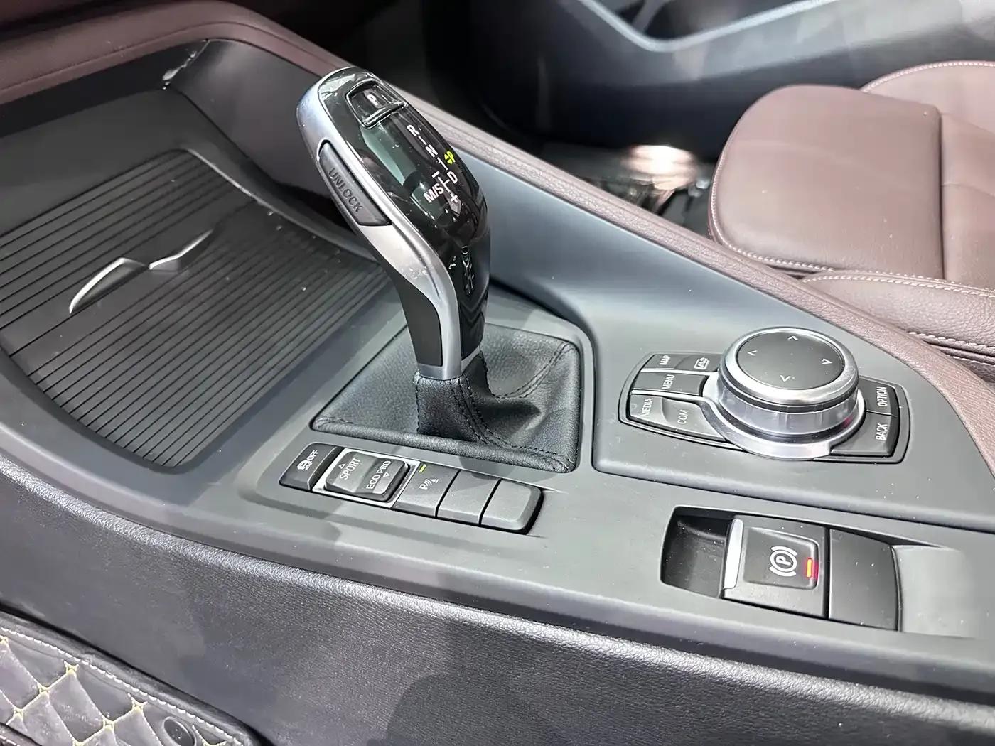 BMW X1 2022 sDrive25Li Leading Edition — миниатюра 13
