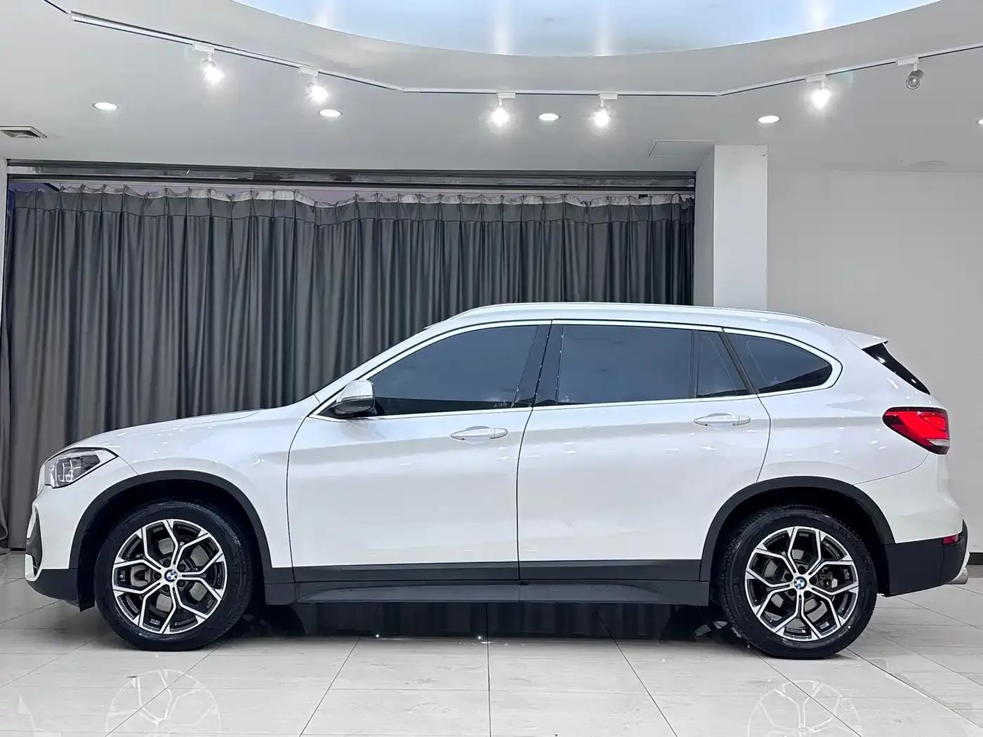 BMW X1 2022 sDrive25Li Leading Edition — миниатюра 7