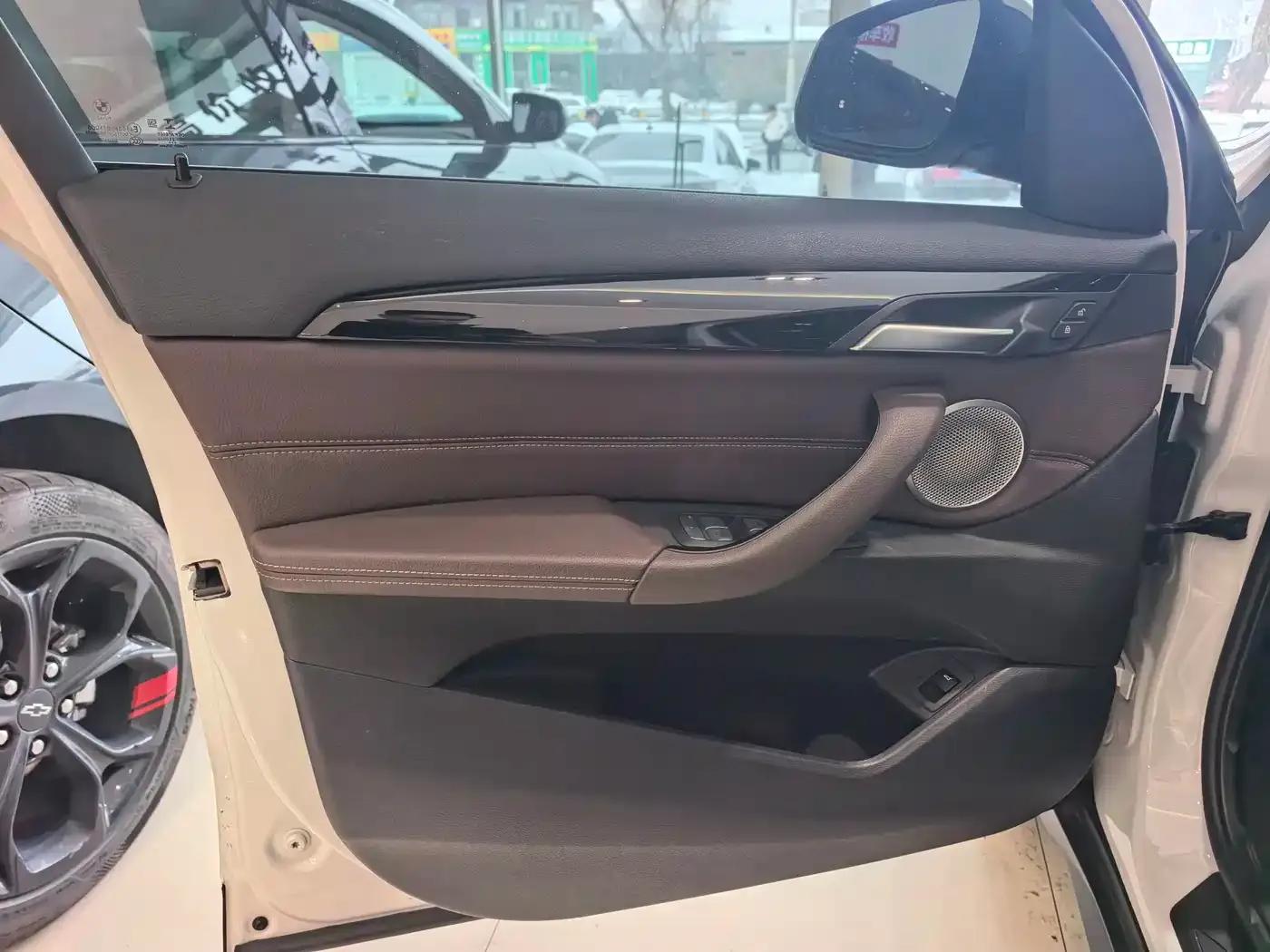 BMW X1 2022 sDrive20Li Premium — миниатюра 6