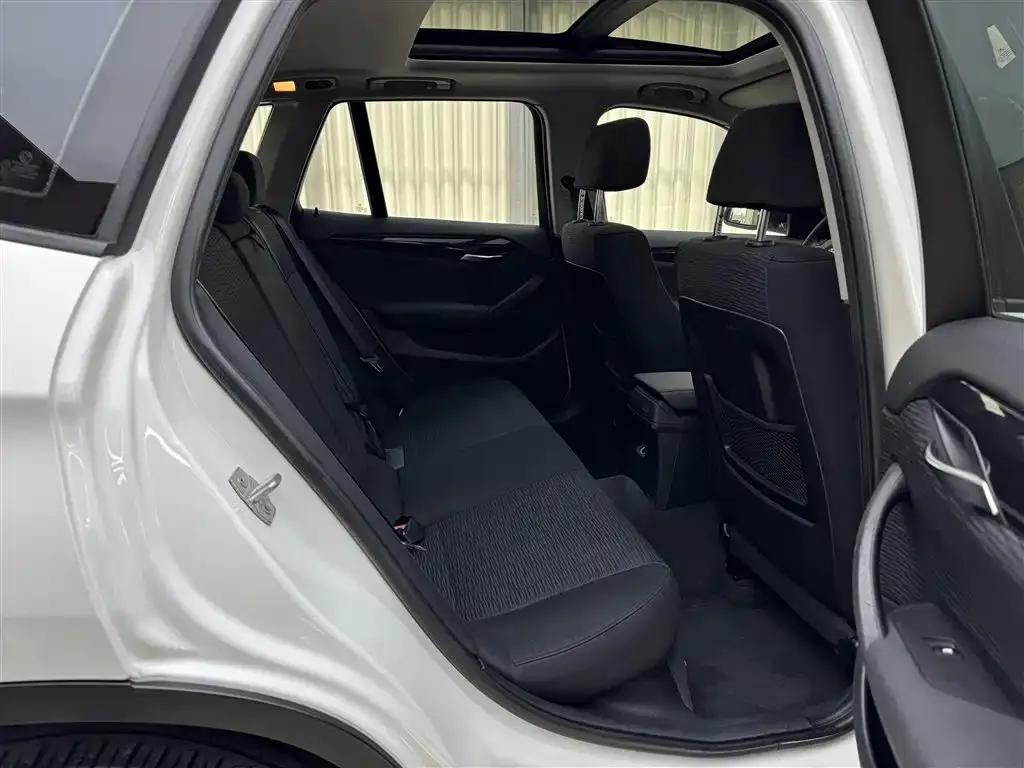 BMW X1 2015 sDrive18i Fashion Upgrade Edition — миниатюра 13