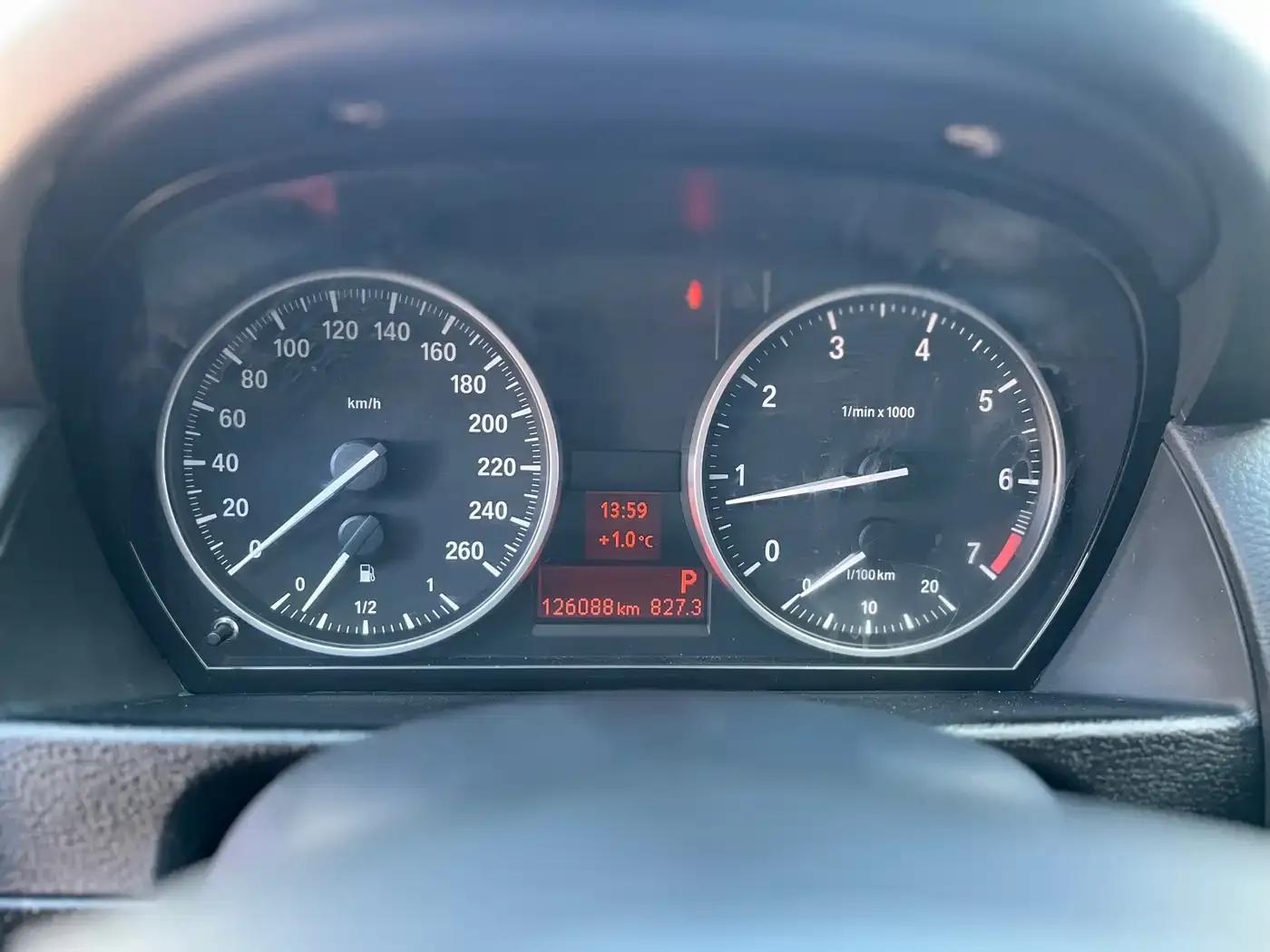 2012 BMW X1 Imported sDrive18i Luxury Model — миниатюра 11