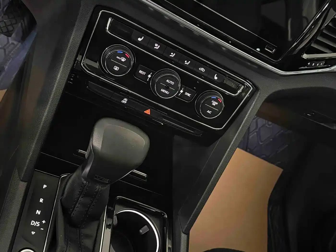 2020 Volkswagen Teramont Facelift 530 V6 AWD Luxury Edition — миниатюра 5