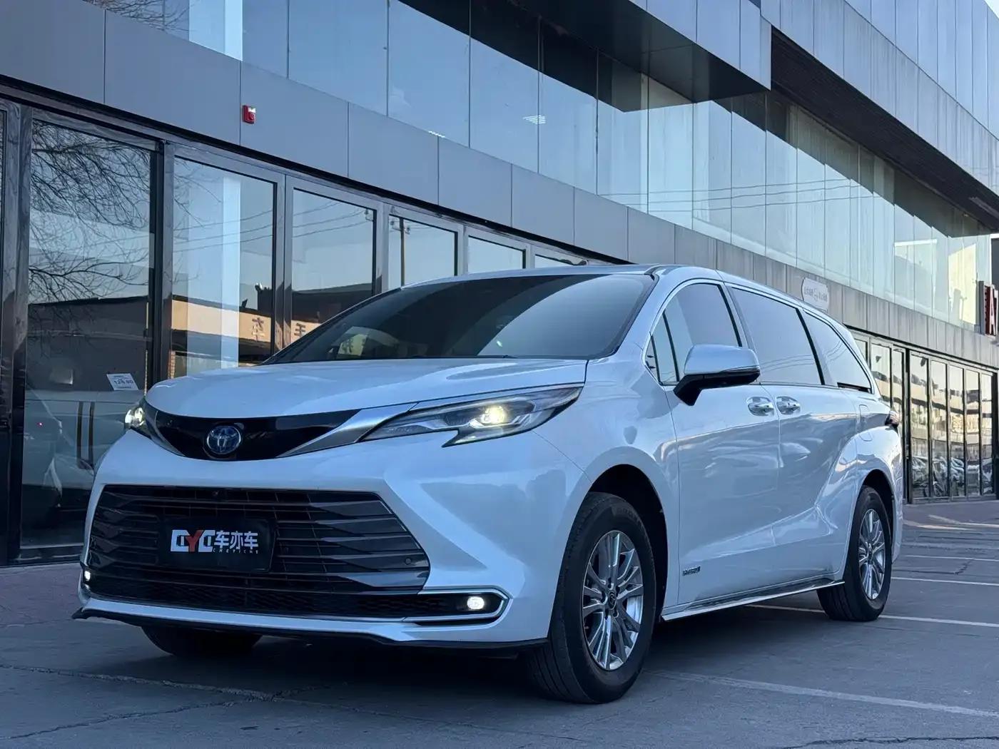 2021 Sienna 2.5L Hybrid Premium Edition — миниатюра 1