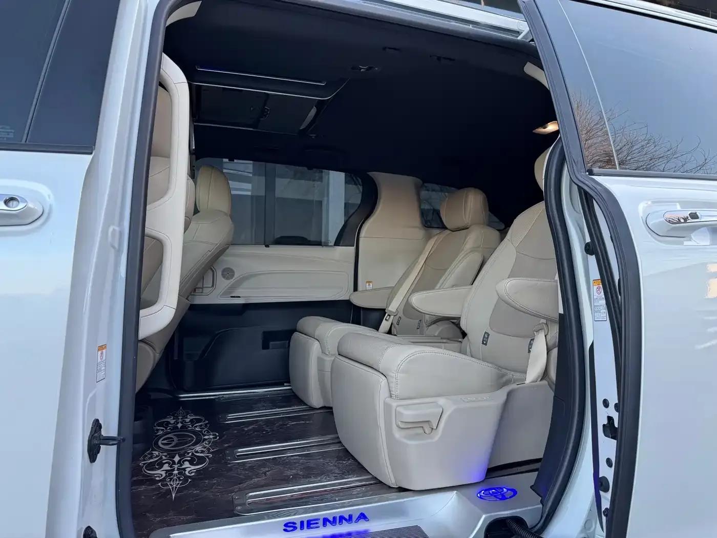 2021 Sienna 2.5L Hybrid Premium Edition — миниатюра 11