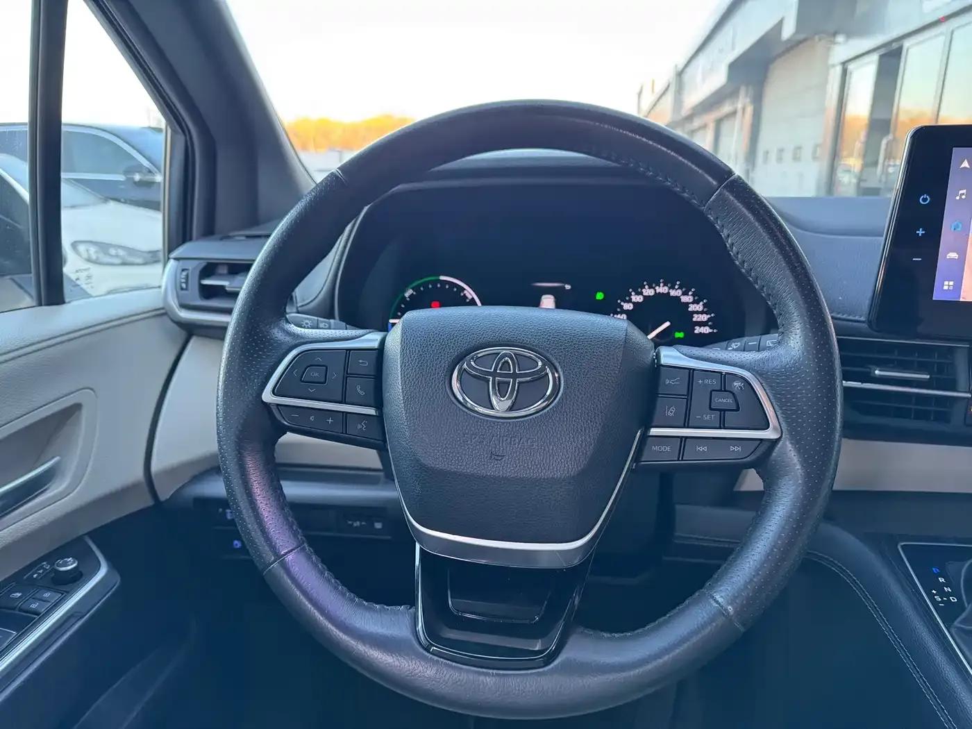 2021 Sienna 2.5L Hybrid Premium Edition — миниатюра 17