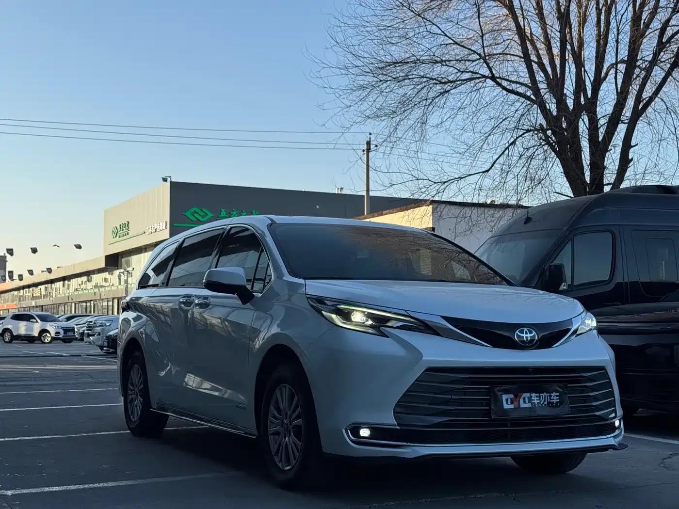 2021 Sienna 2.5L Hybrid Premium Edition — миниатюра 3