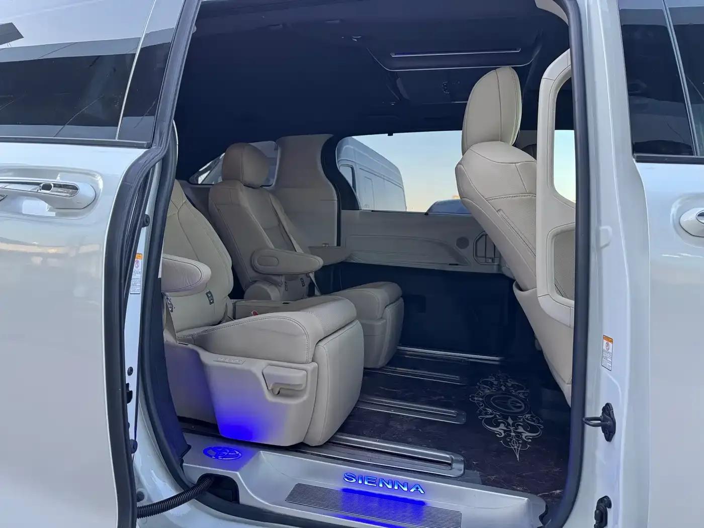 2021 Sienna 2.5L Hybrid Premium Edition — миниатюра 21