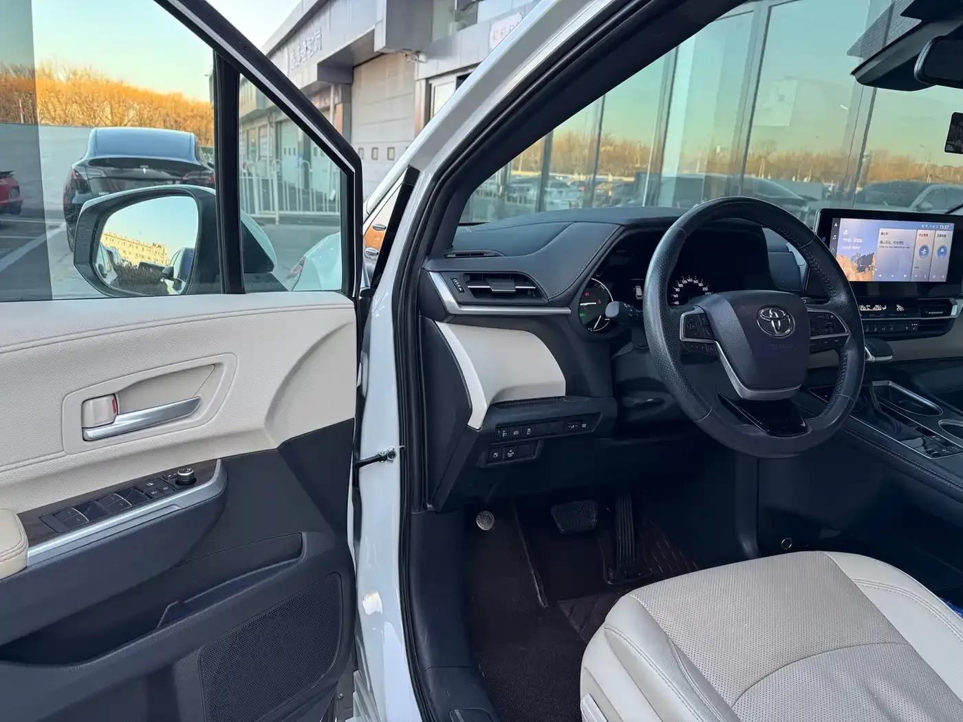 2021 Sienna 2.5L Hybrid Premium Edition — миниатюра 7