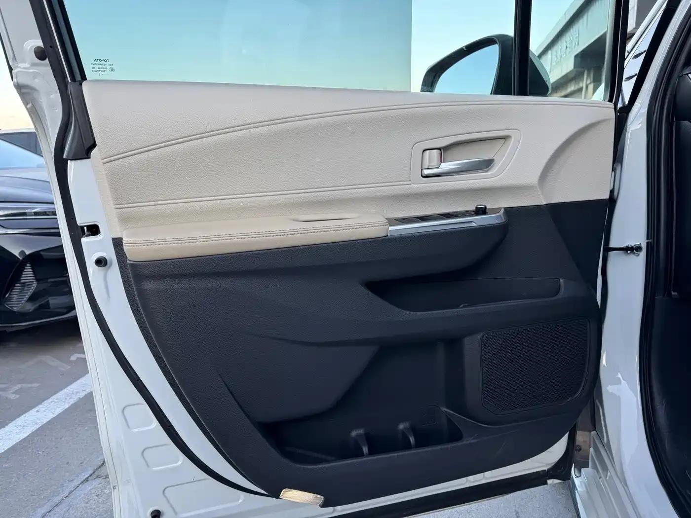 2021 Sienna 2.5L Hybrid Premium Edition — миниатюра 8