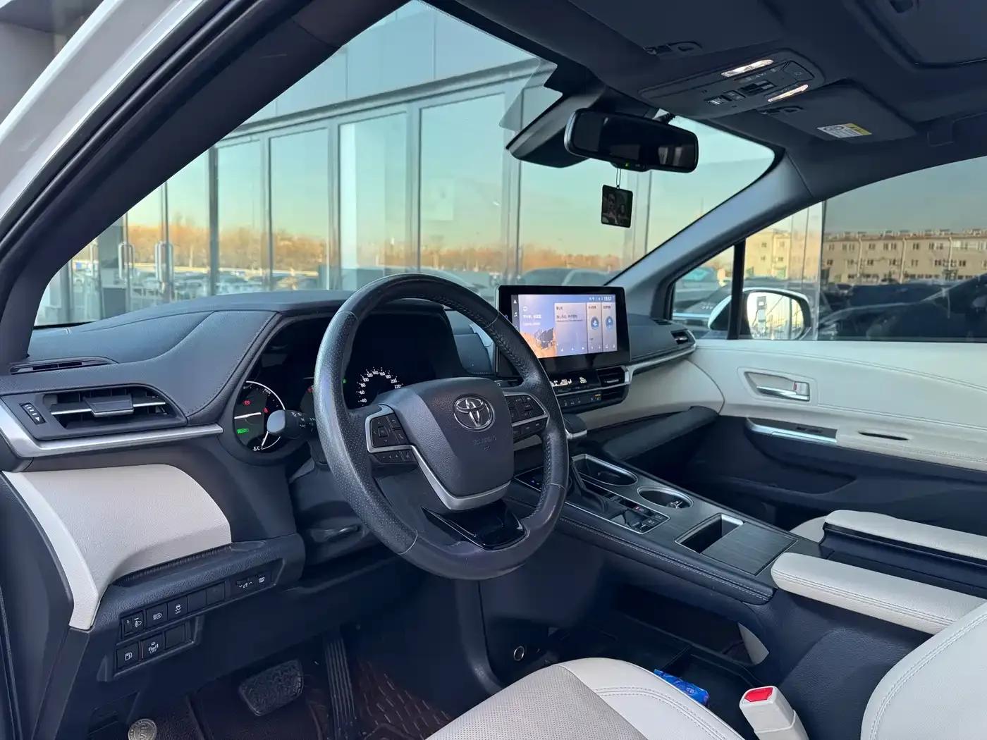 2021 Sienna 2.5L Hybrid Premium Edition — миниатюра 9