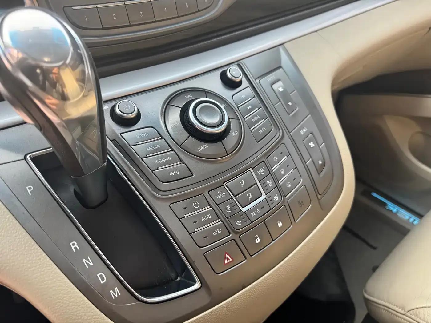Buick GL8 2013 3.0L XT Luxury Business Flagship Edition — миниатюра 9