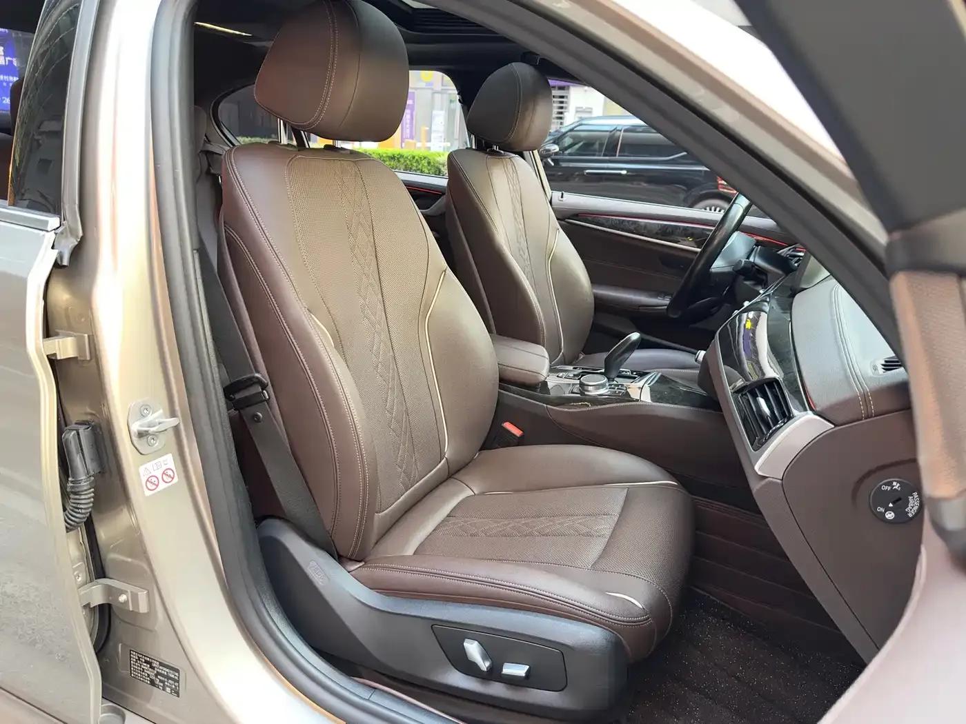 2021 BMW 5 Series 525Li M Sport Package — миниатюра 6