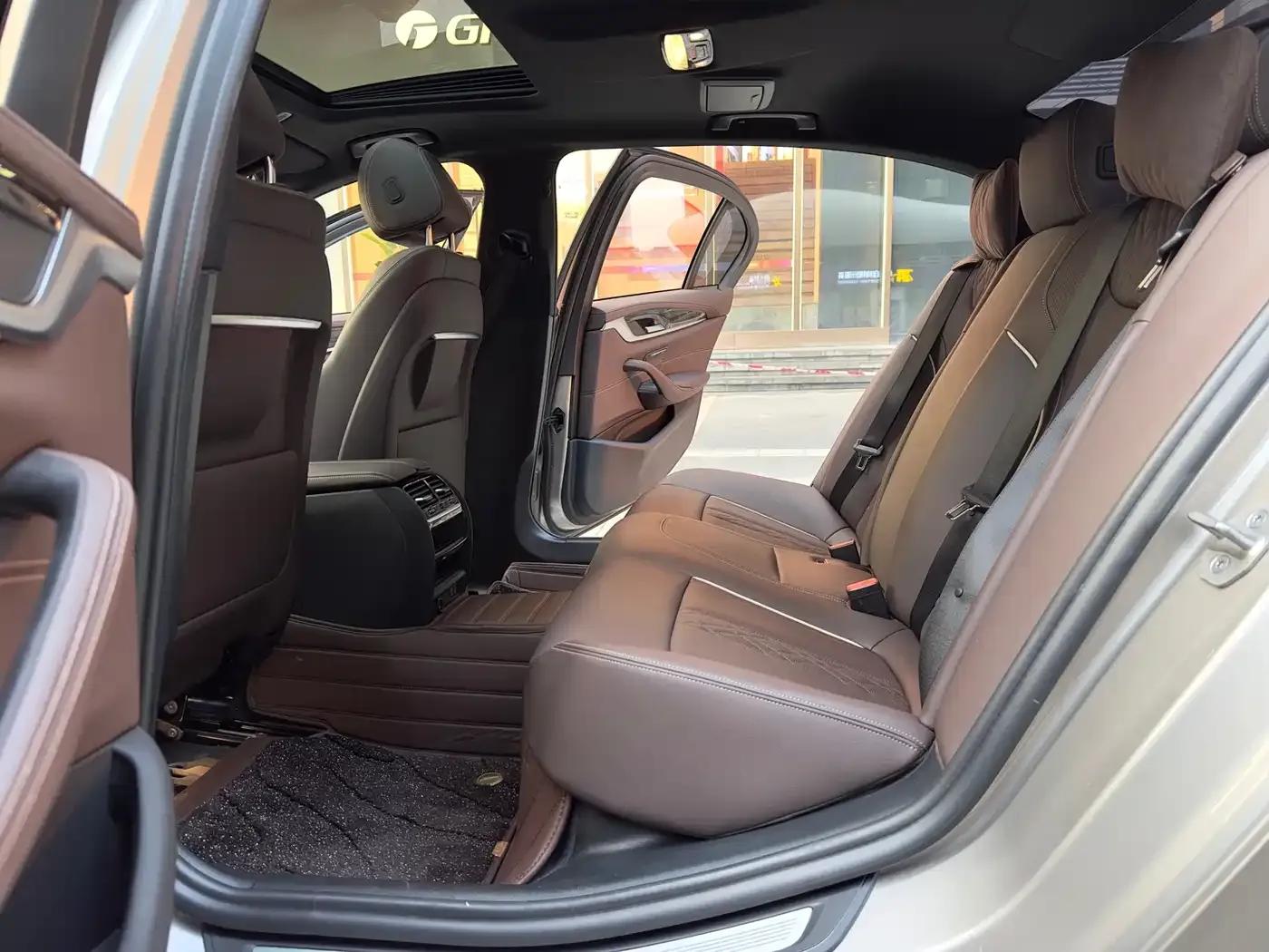 2021 BMW 5 Series 525Li M Sport Package — миниатюра 7