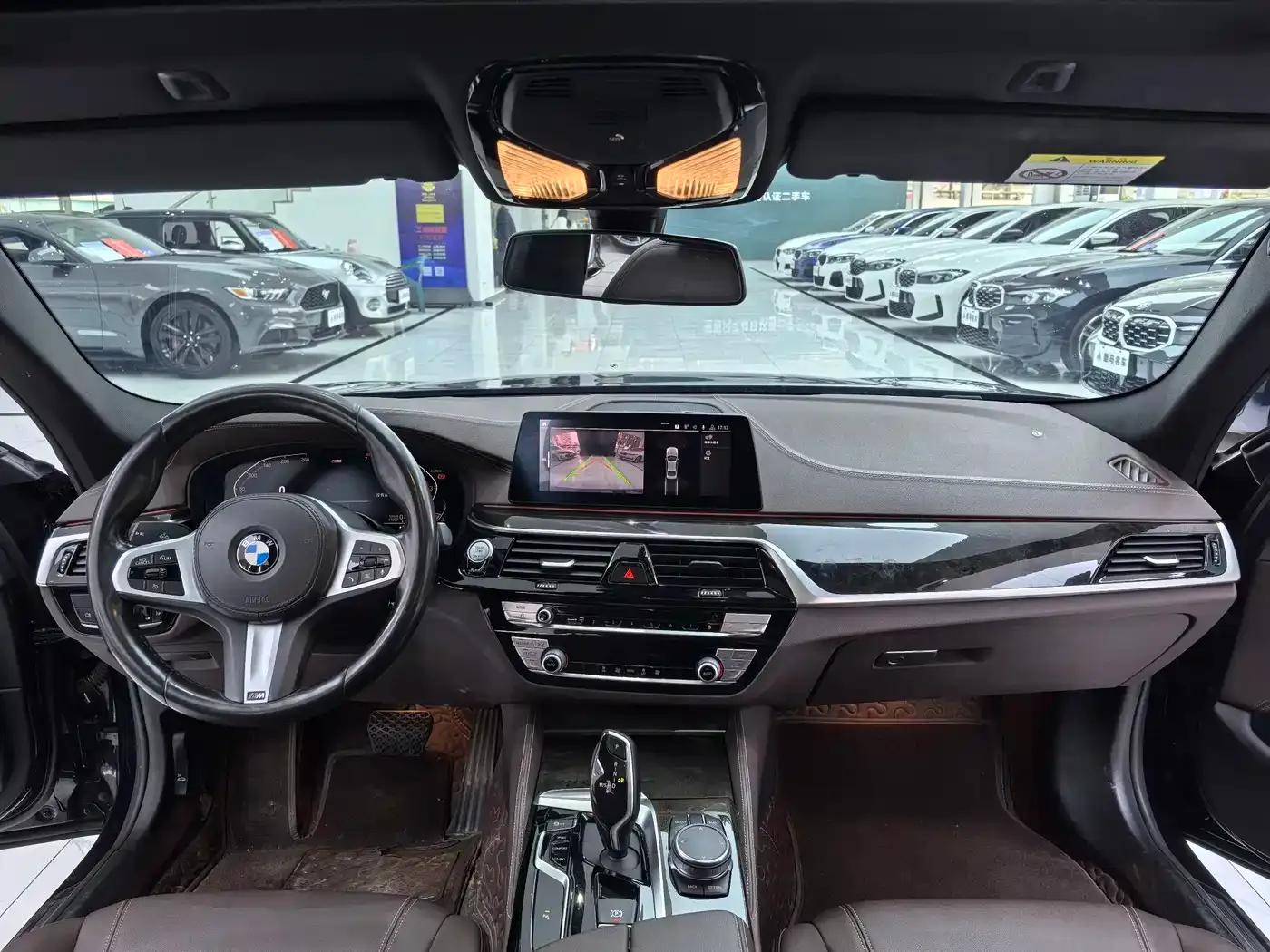 2020 BMW 5 Series 525Li M Sport Package — миниатюра 4