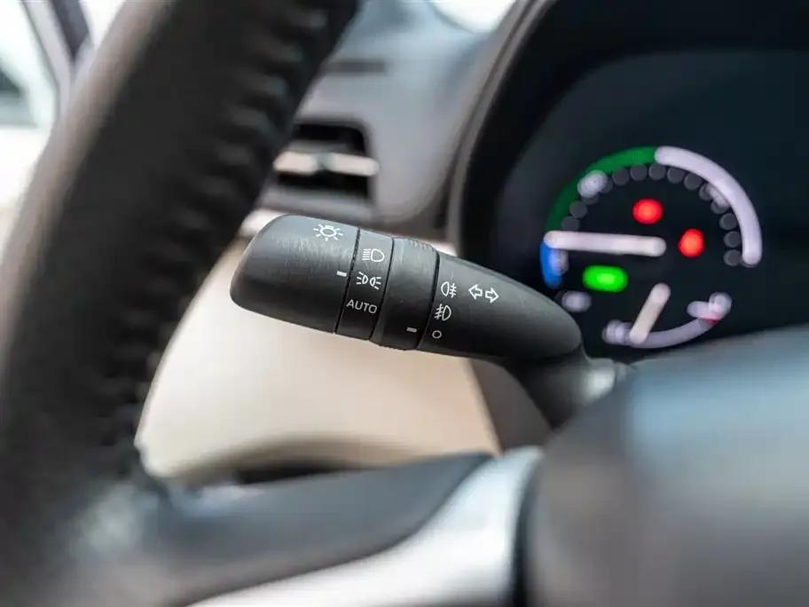 2021 Sienna 2.5L Hybrid Luxury Edition — миниатюра 3