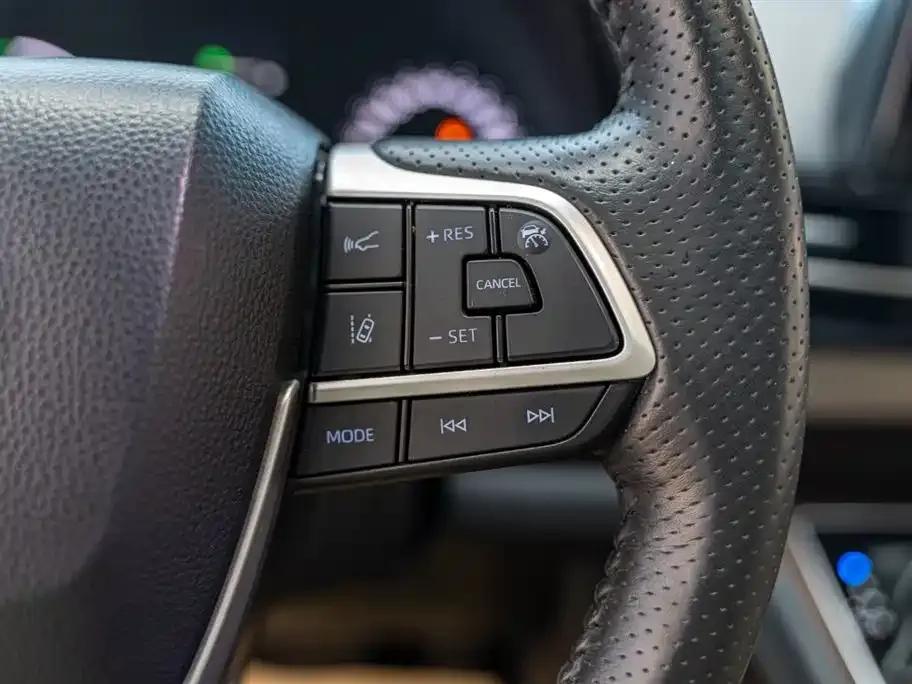 2021 Sienna 2.5L Hybrid Luxury Edition — миниатюра 4