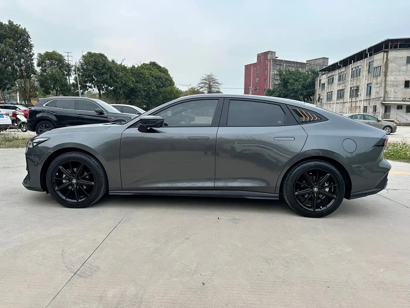 Changan UNI-V 2023 1.5T Premium Edition — миниатюра 5