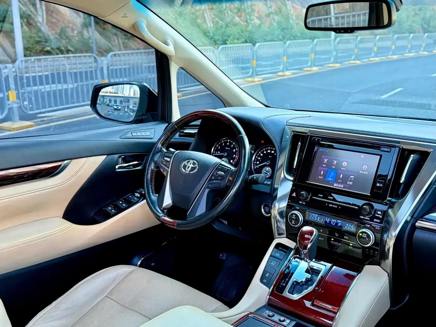 2015 Alphard 3.5L Luxury Edition — миниатюра 17