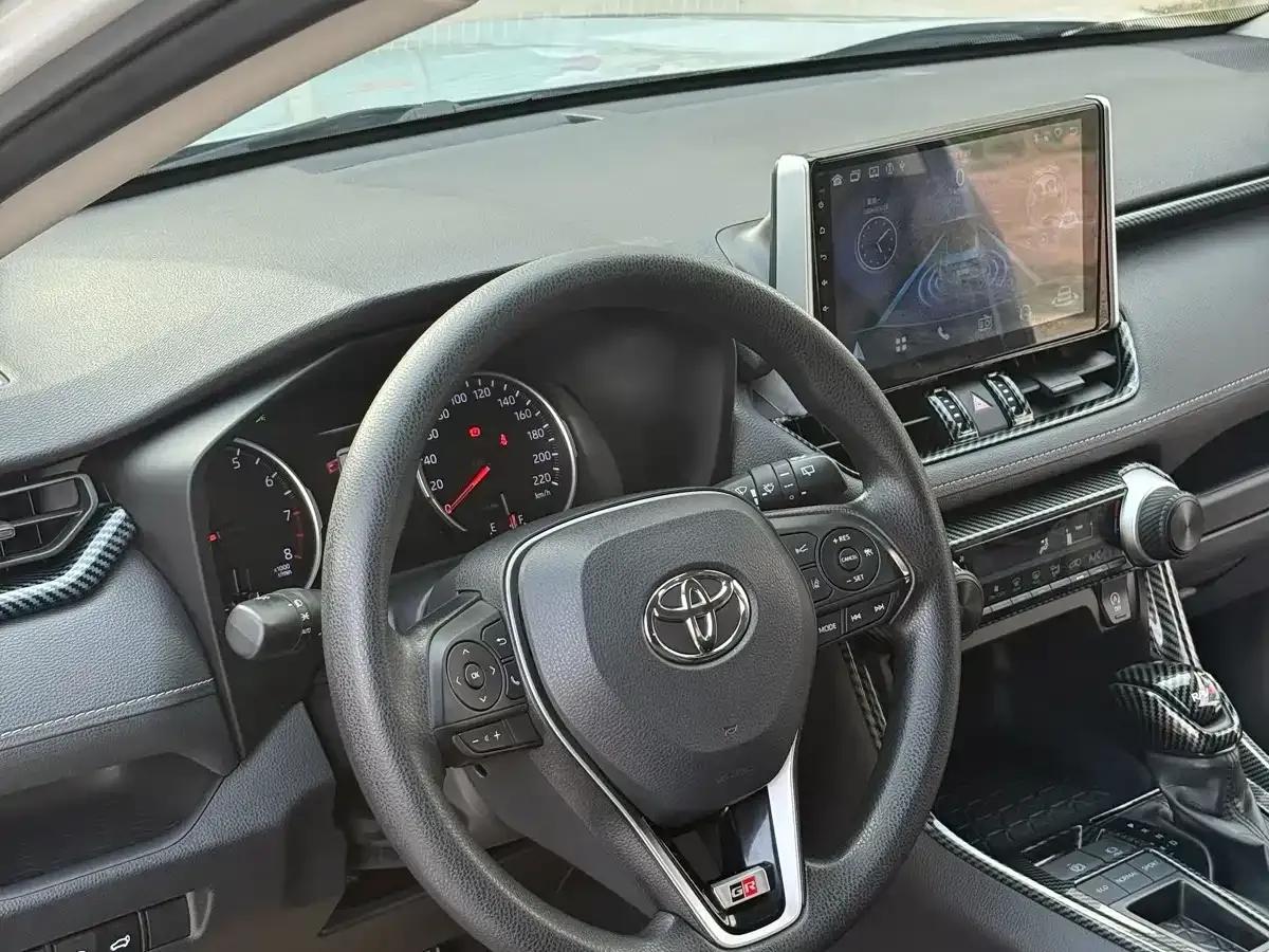 2020 RAV4 2.0L CVT 2WD Urban Edition — миниатюра 3