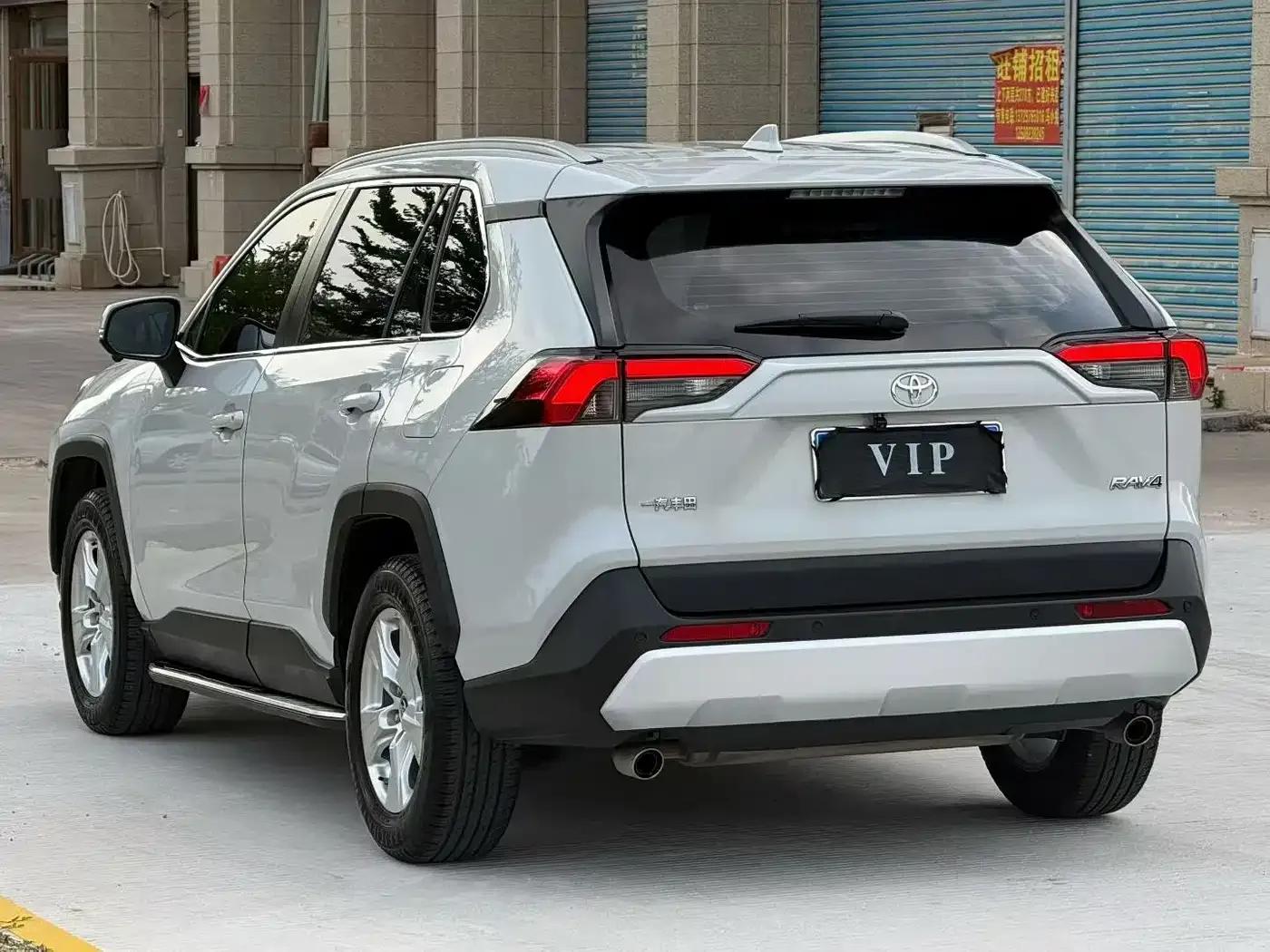 2020 RAV4 2.0L CVT 2WD Urban Edition — миниатюра 8
