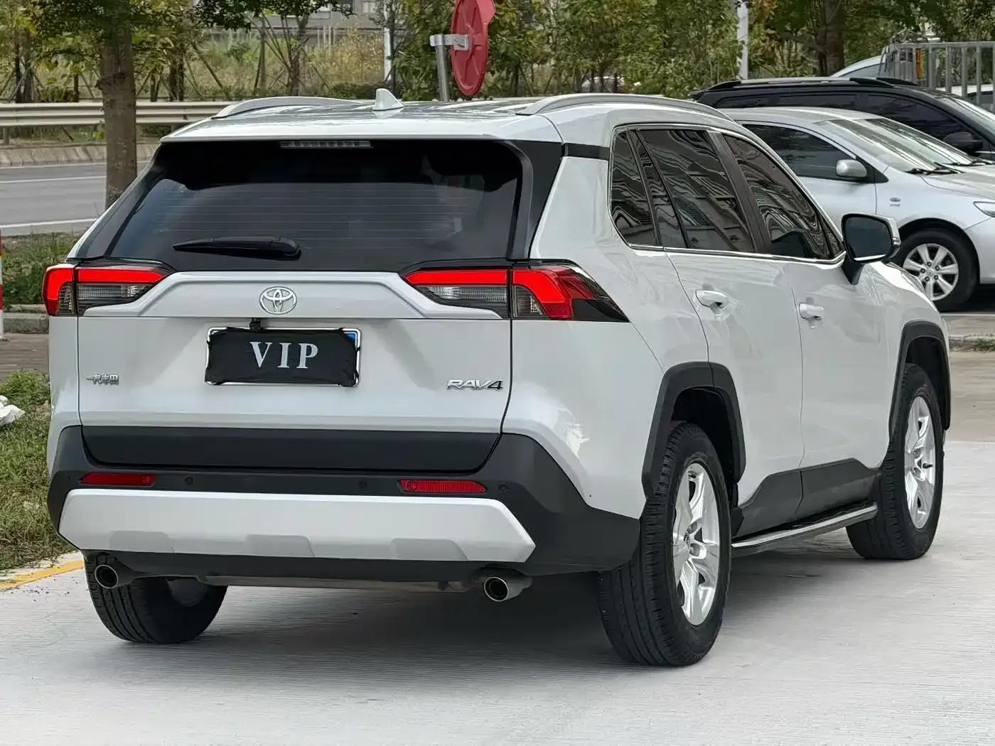 2020 RAV4 2.0L CVT 2WD Urban Edition — миниатюра 9