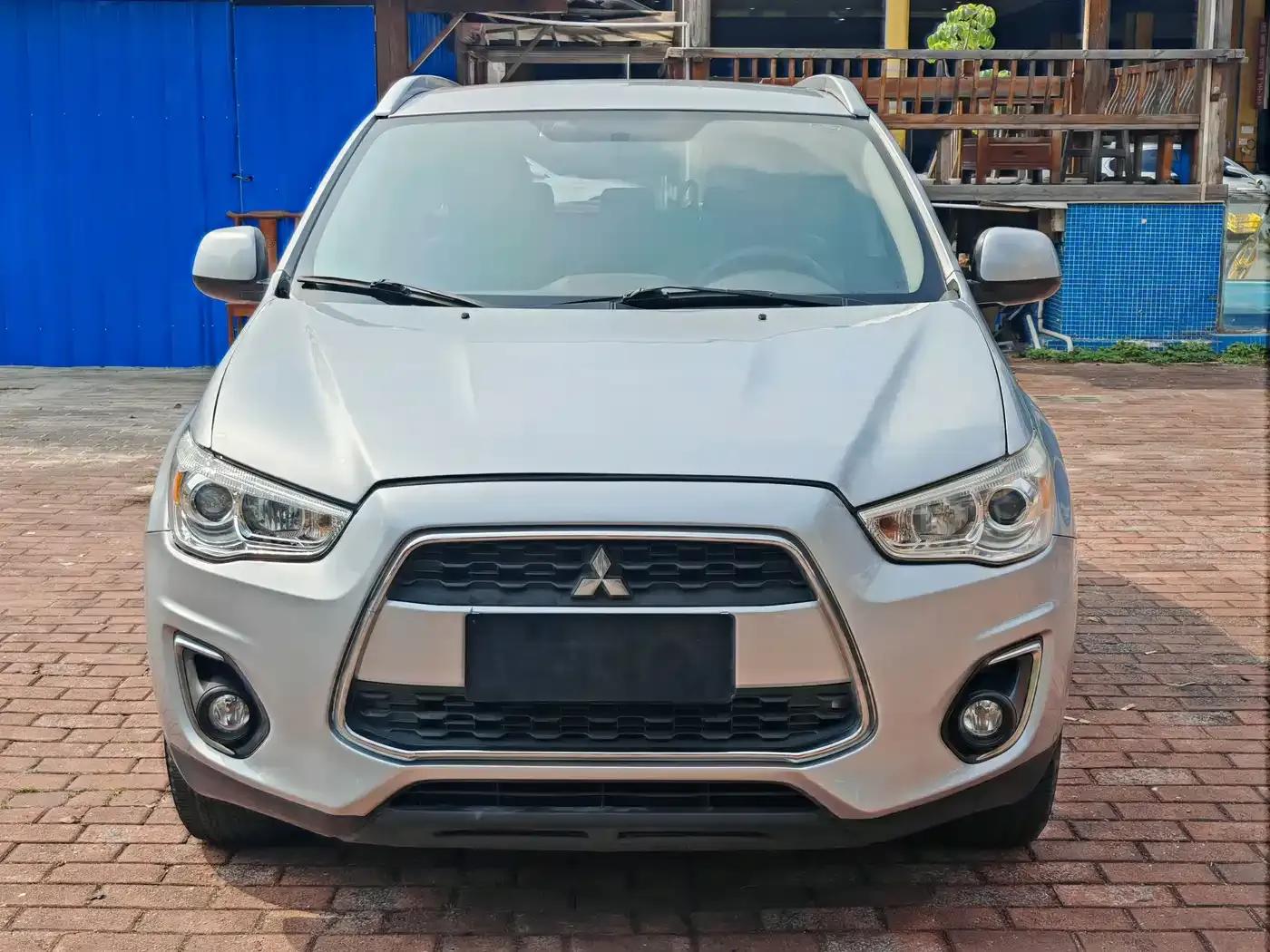 2013 ASX 2.0L CVT 2WD Luxury Edition — миниатюра 2