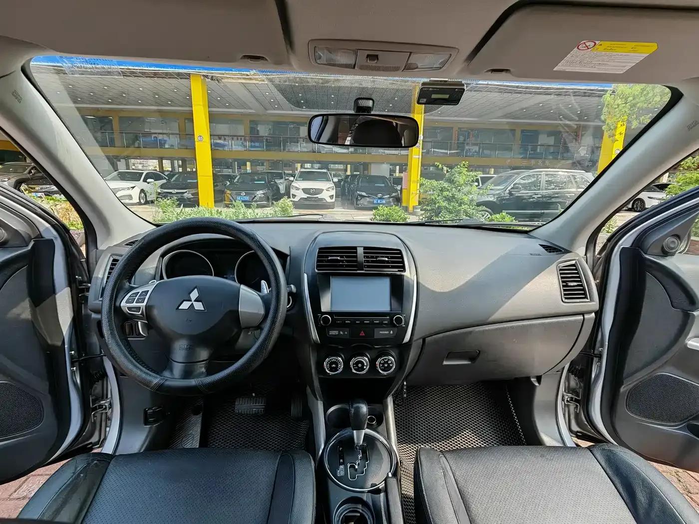 2013 ASX 2.0L CVT 2WD Luxury Edition — миниатюра 11