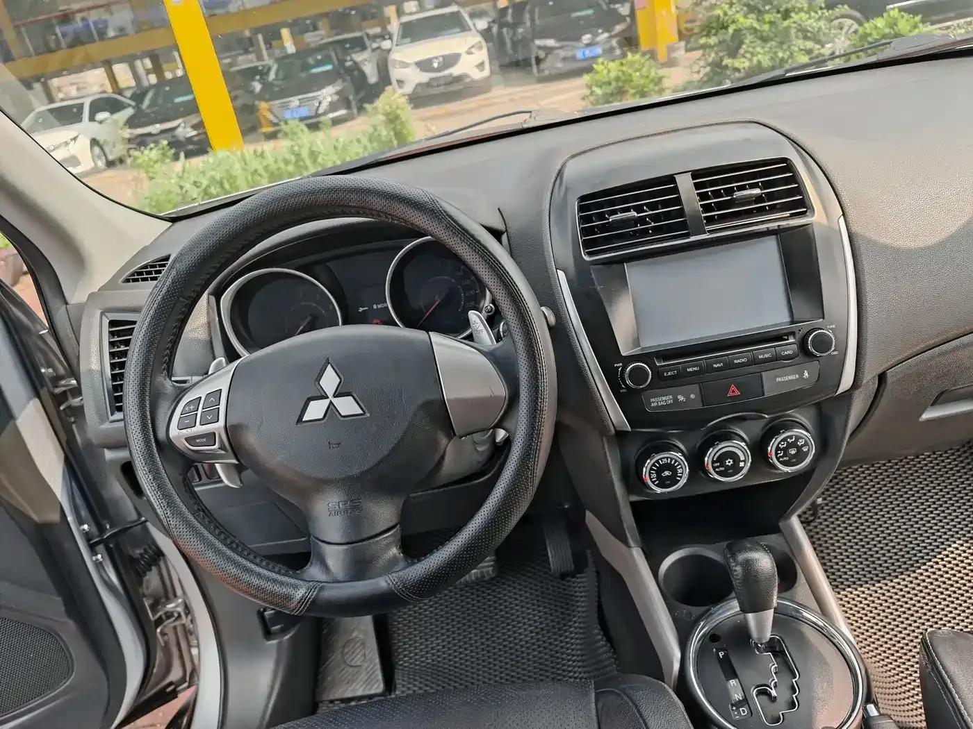 2013 ASX 2.0L CVT 2WD Luxury Edition — миниатюра 12
