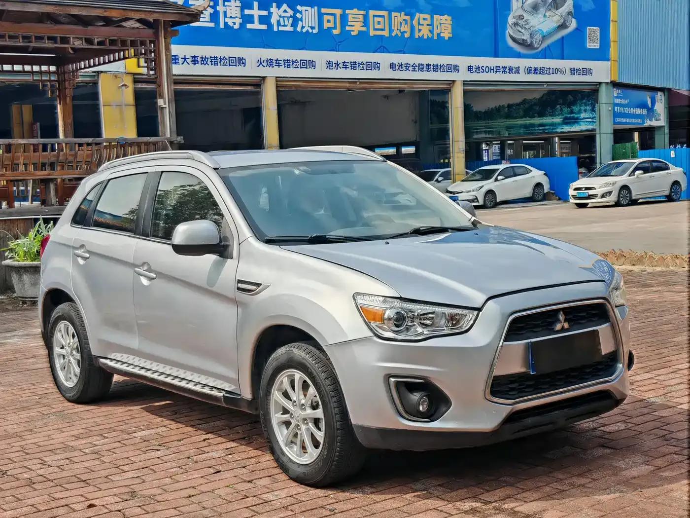 2013 ASX 2.0L CVT 2WD Luxury Edition — миниатюра 3