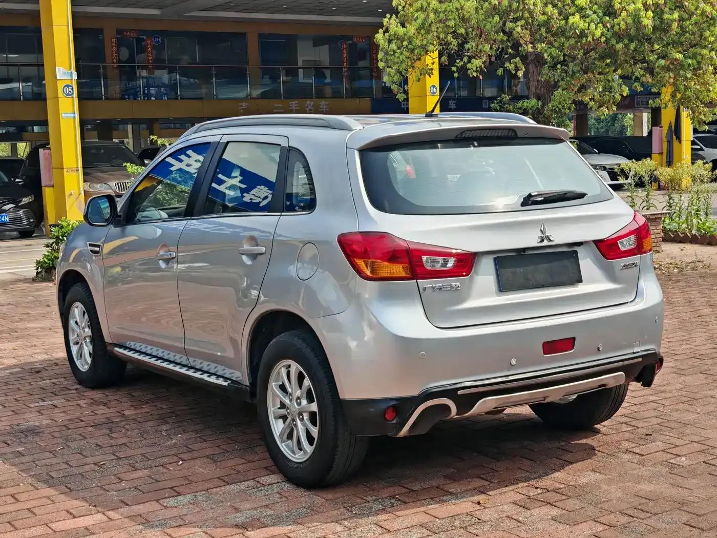2013 ASX 2.0L CVT 2WD Luxury Edition — миниатюра 4