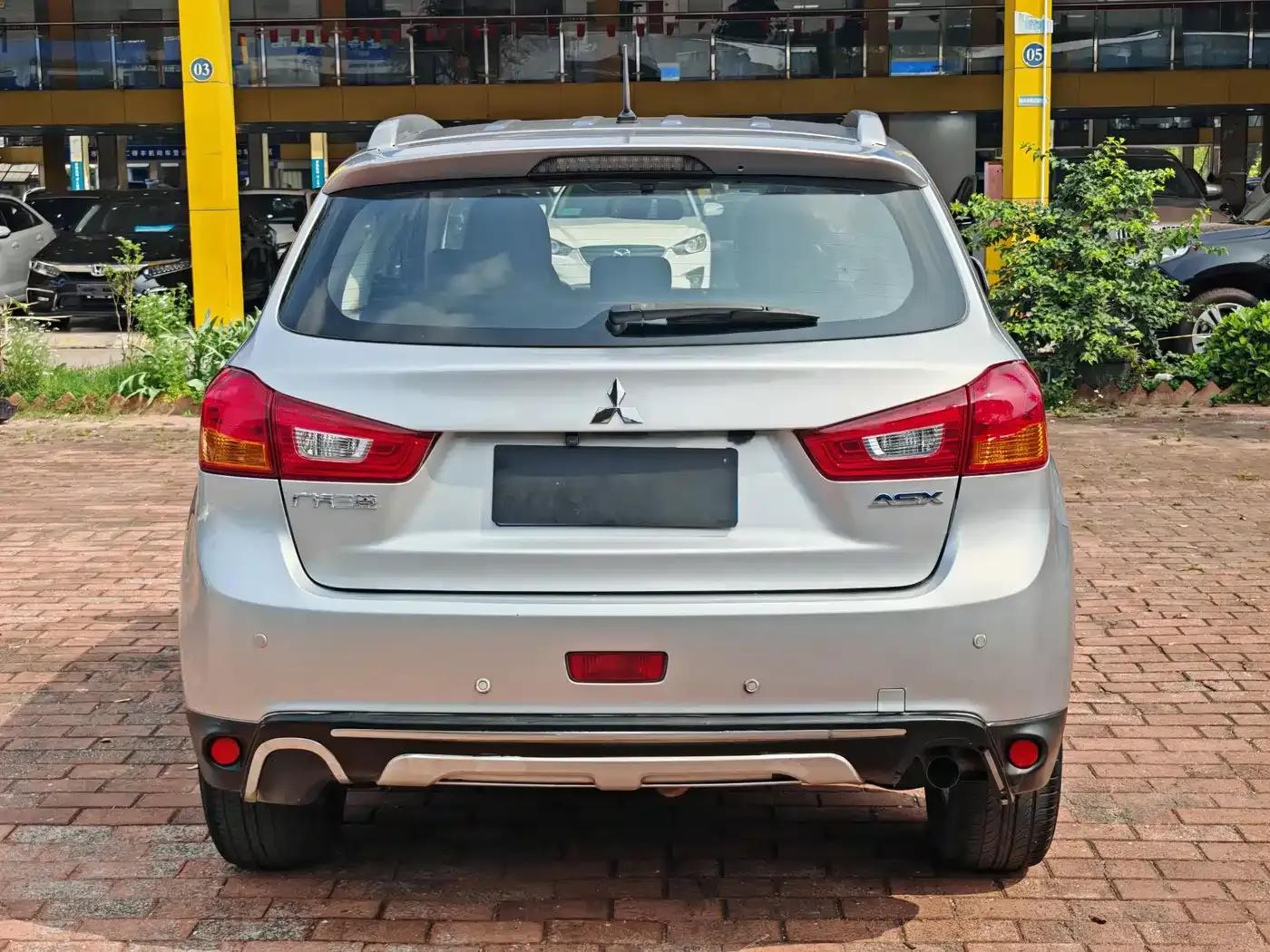 2013 ASX 2.0L CVT 2WD Luxury Edition — миниатюра 5