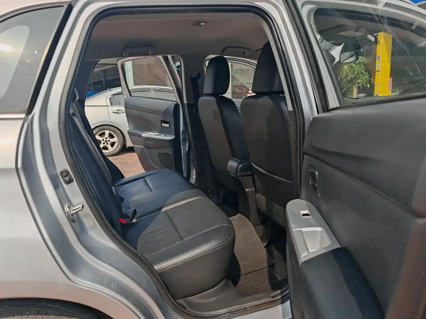 2013 ASX 2.0L CVT 2WD Luxury Edition — миниатюра 8
