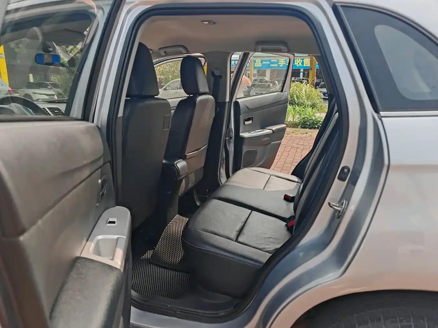 2013 ASX 2.0L CVT 2WD Luxury Edition — миниатюра 9