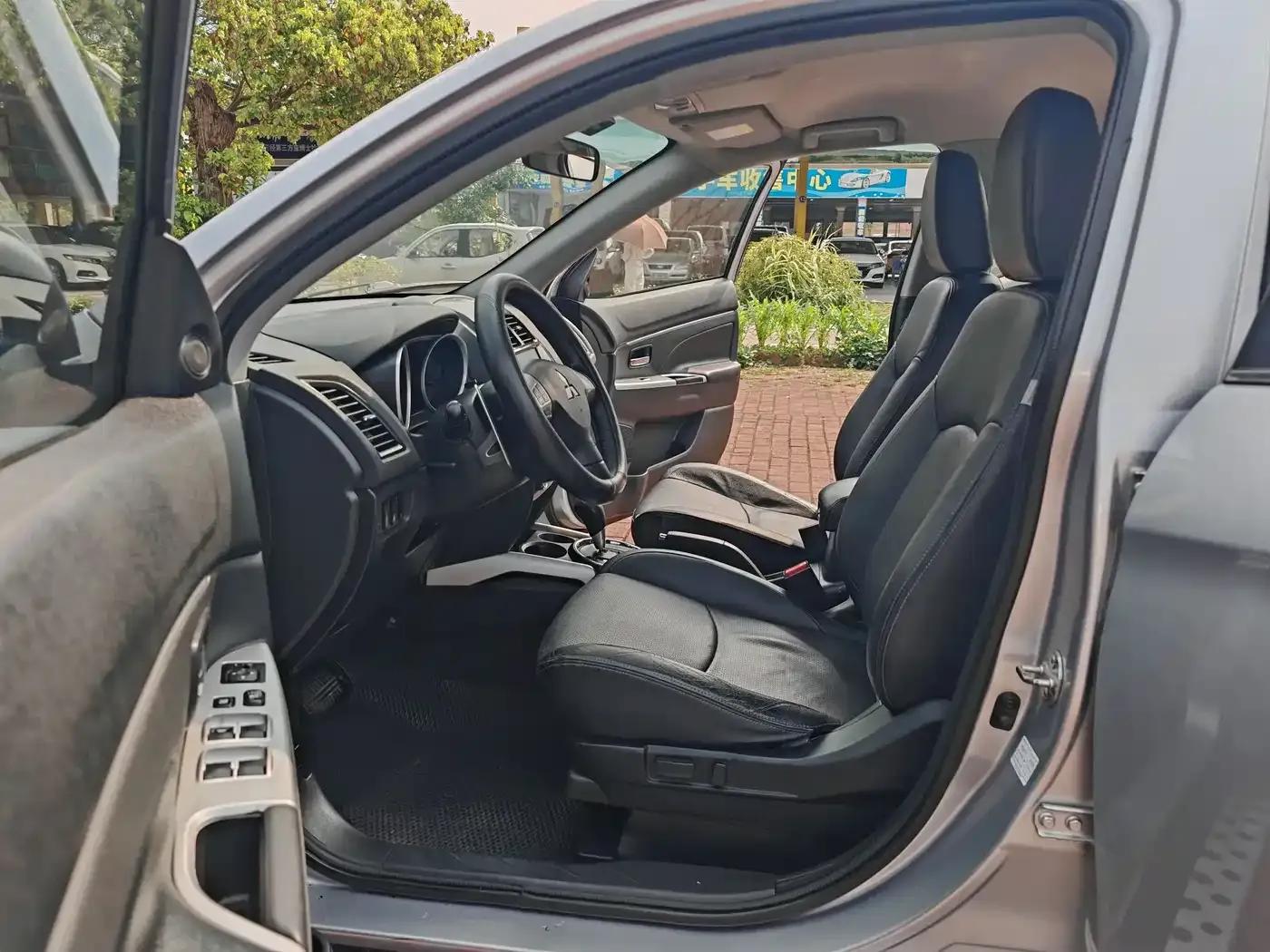 2013 ASX 2.0L CVT 2WD Luxury Edition — миниатюра 10
