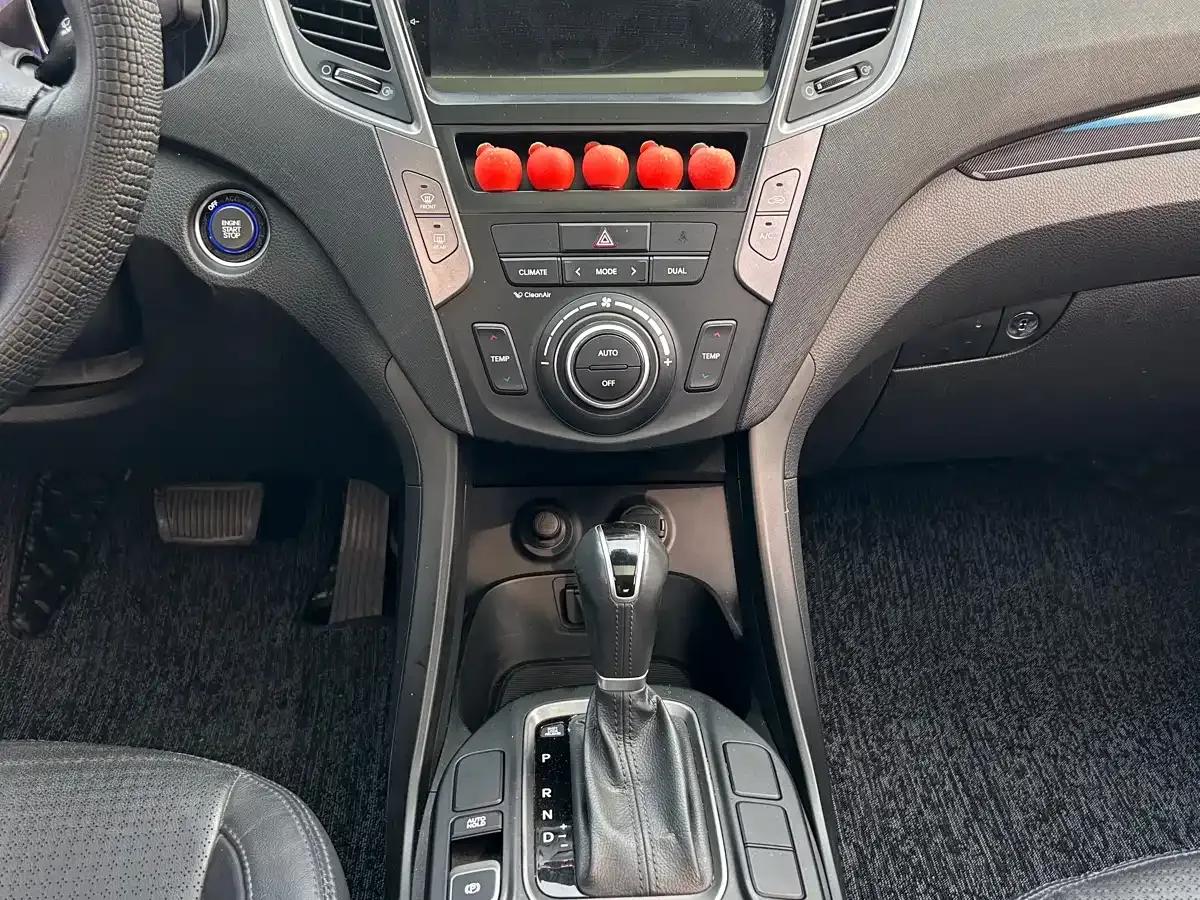Santa Fe 2013 Facelift 2.4L Automatic 4WD Intelligent Model — миниатюра 15
