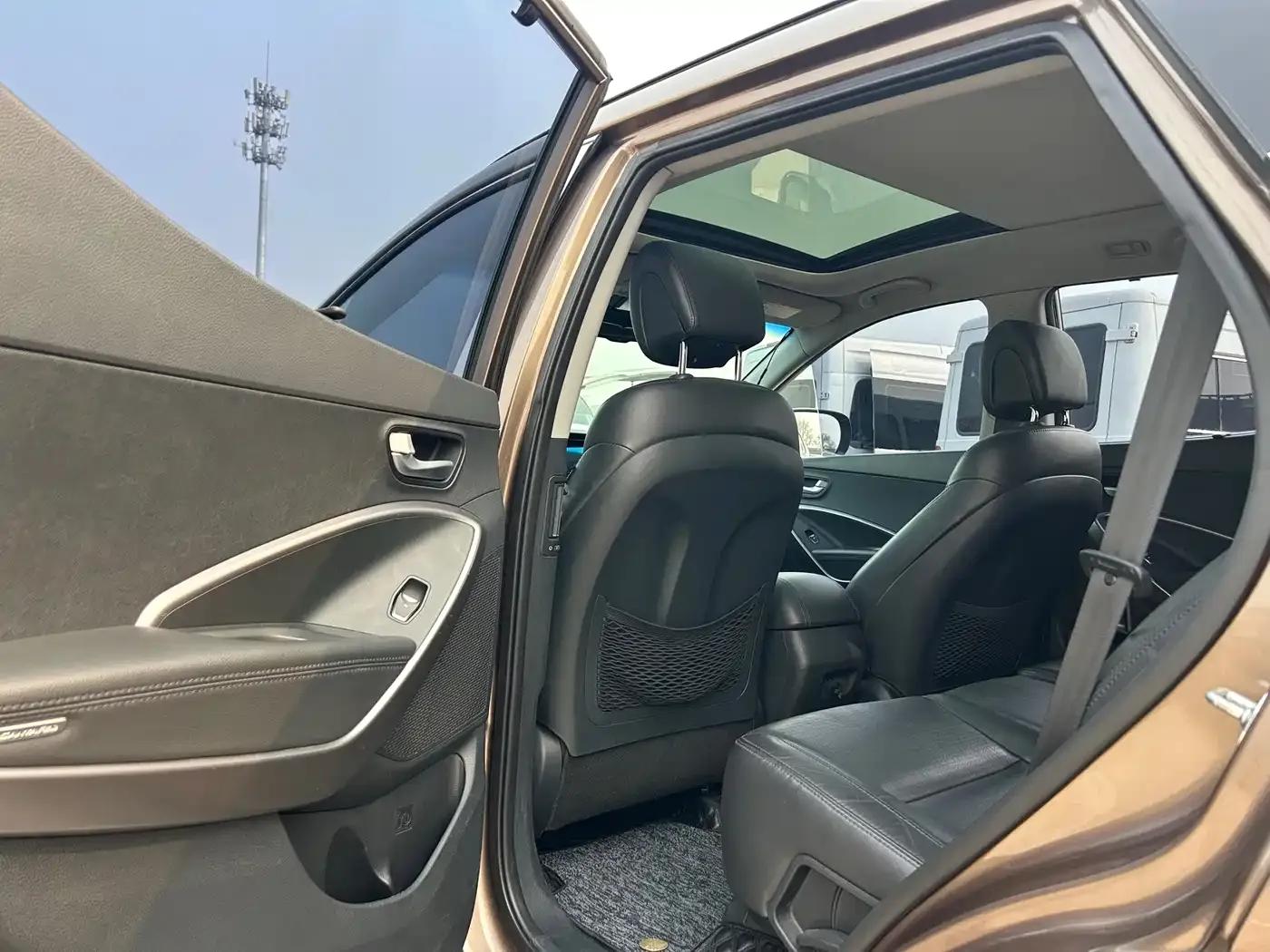 Santa Fe 2013 Facelift 2.4L Automatic 4WD Intelligent Model — миниатюра 17