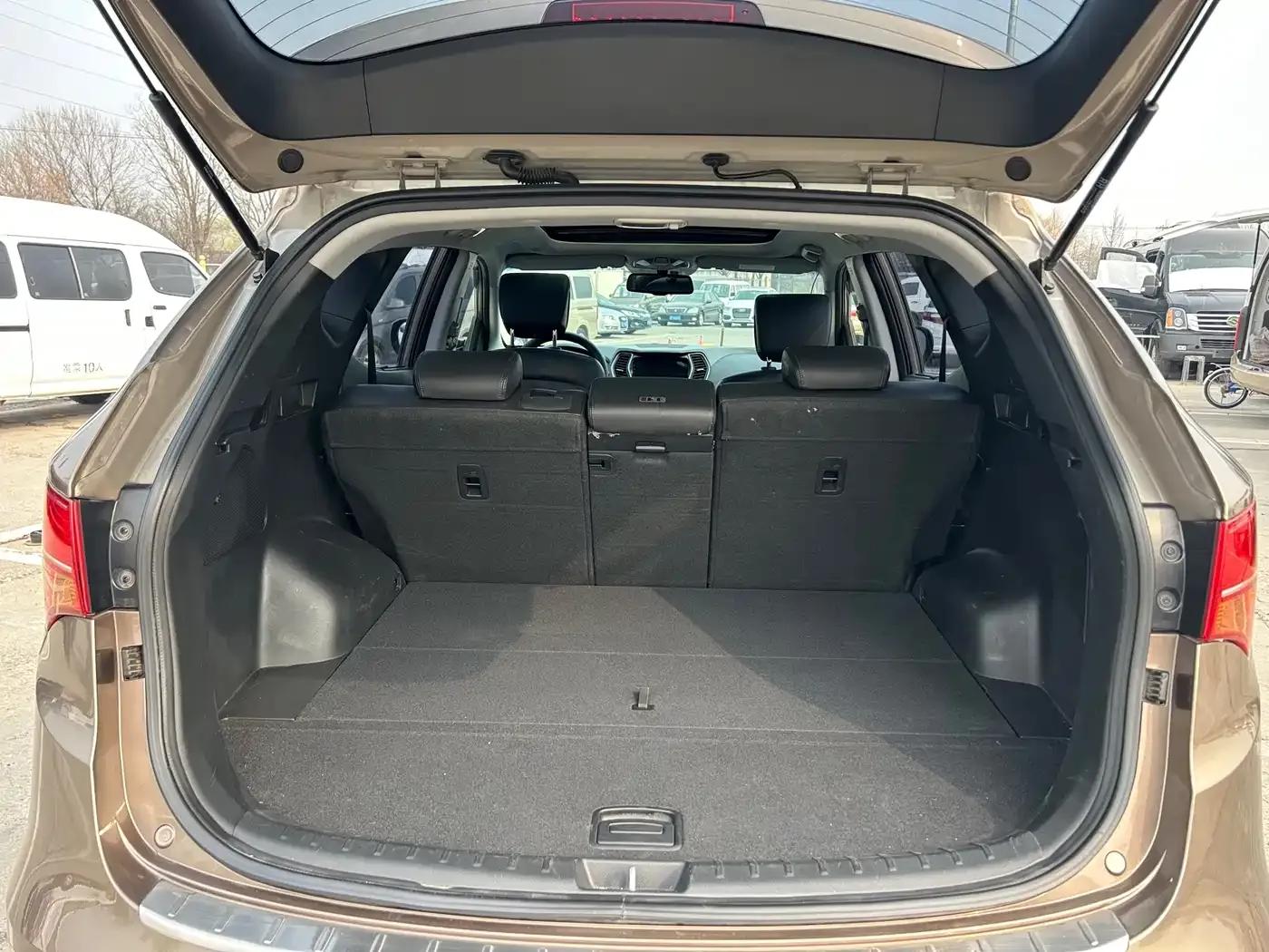 Santa Fe 2013 Facelift 2.4L Automatic 4WD Intelligent Model — миниатюра 19