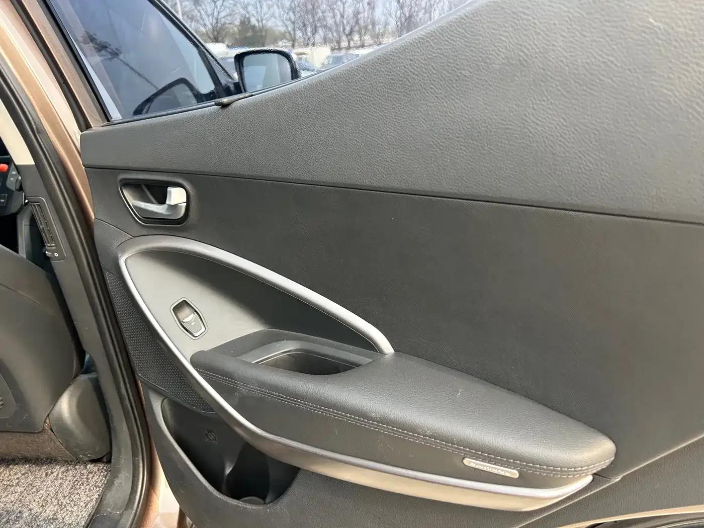 Santa Fe 2013 Facelift 2.4L Automatic 4WD Intelligent Model — миниатюра 21