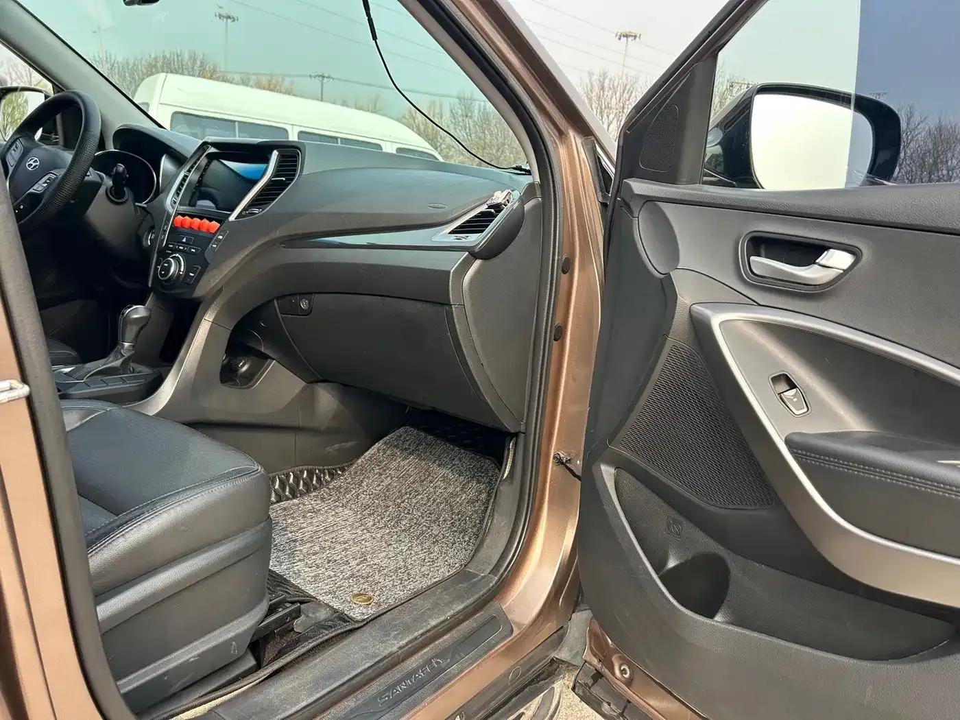 Santa Fe 2013 Facelift 2.4L Automatic 4WD Intelligent Model — миниатюра 22