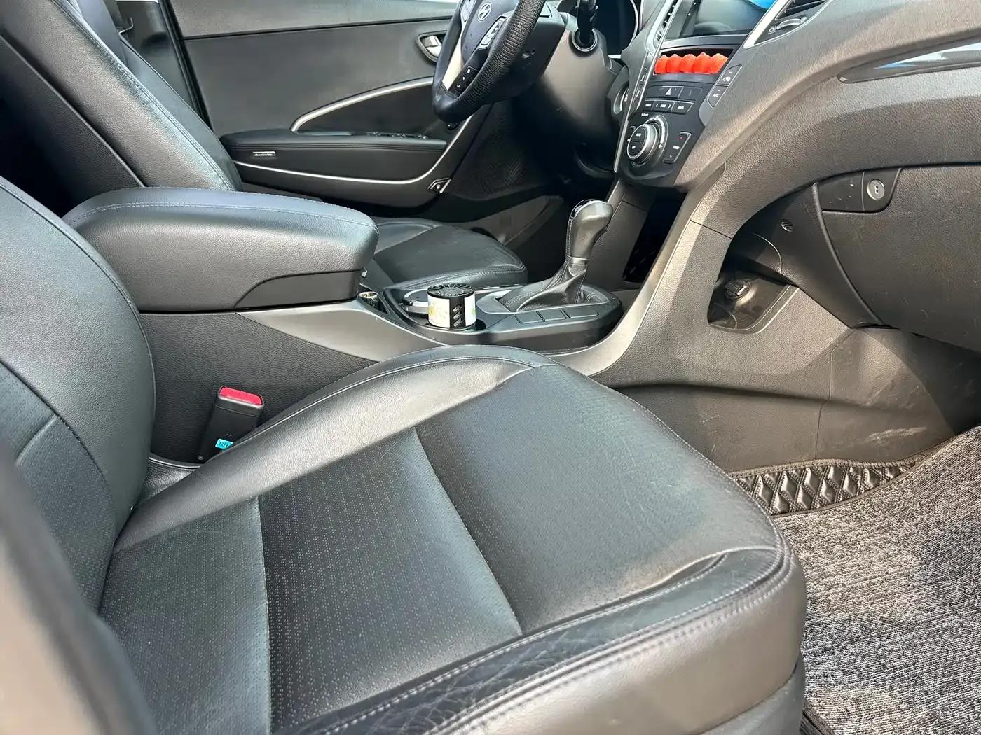 Santa Fe 2013 Facelift 2.4L Automatic 4WD Intelligent Model — миниатюра 24