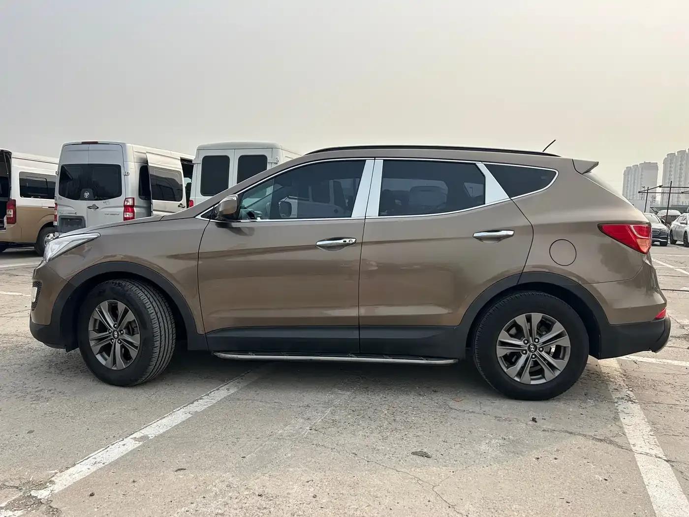 Santa Fe 2013 Facelift 2.4L Automatic 4WD Intelligent Model — миниатюра 4