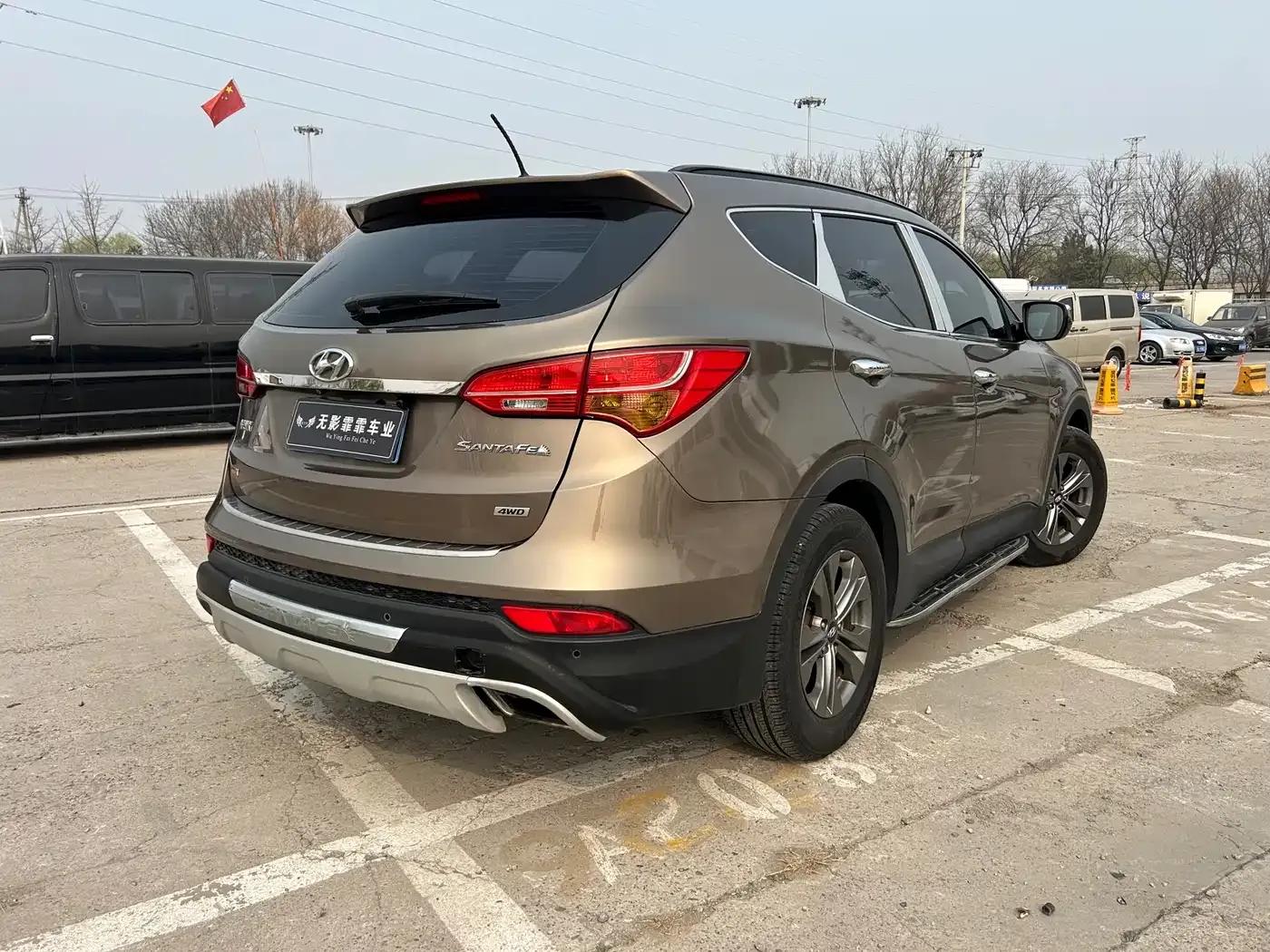 Santa Fe 2013 Facelift 2.4L Automatic 4WD Intelligent Model — миниатюра 7